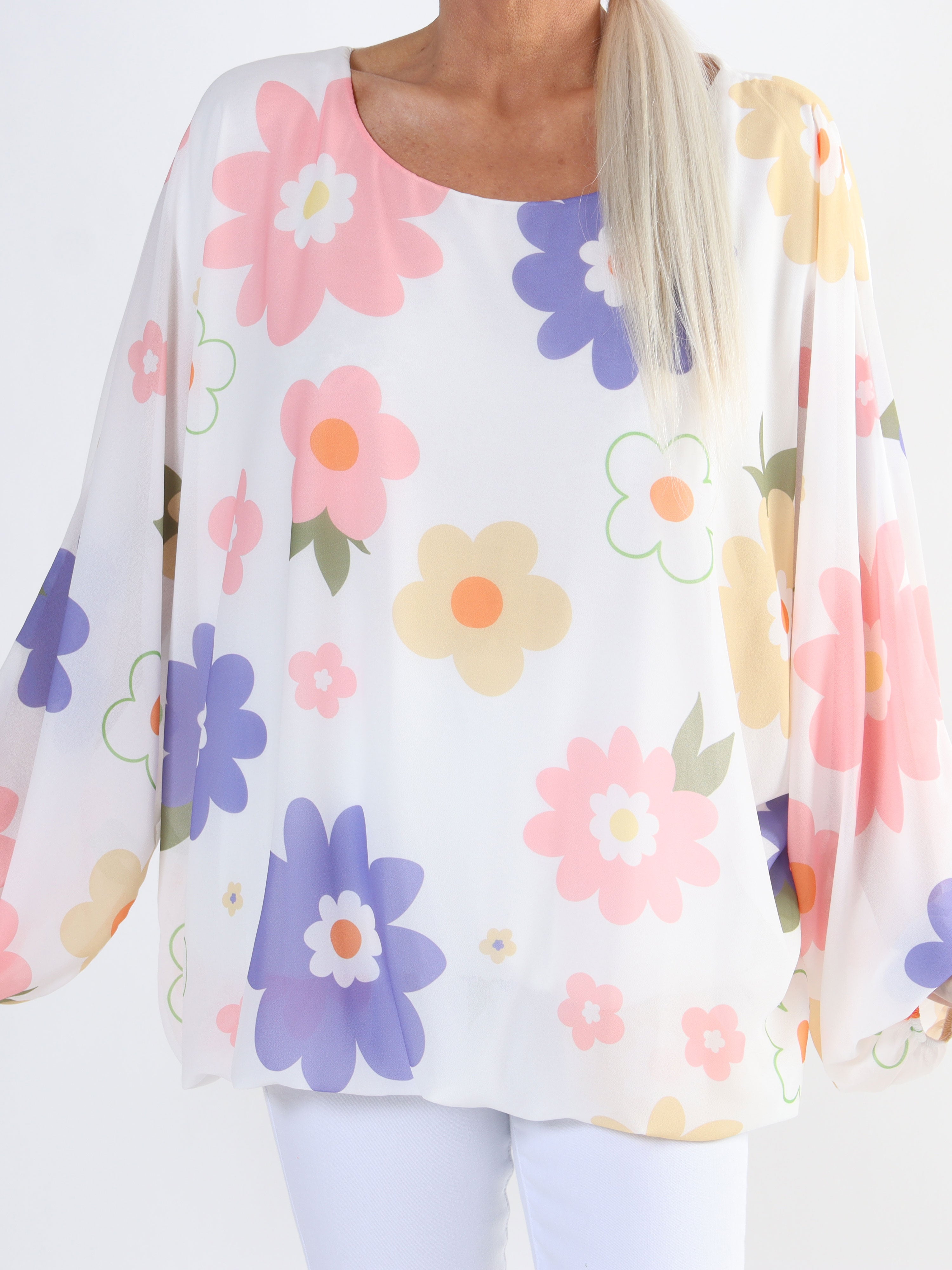 Destiny Flower - Plus size bluse i chiffon med blomstermotiver