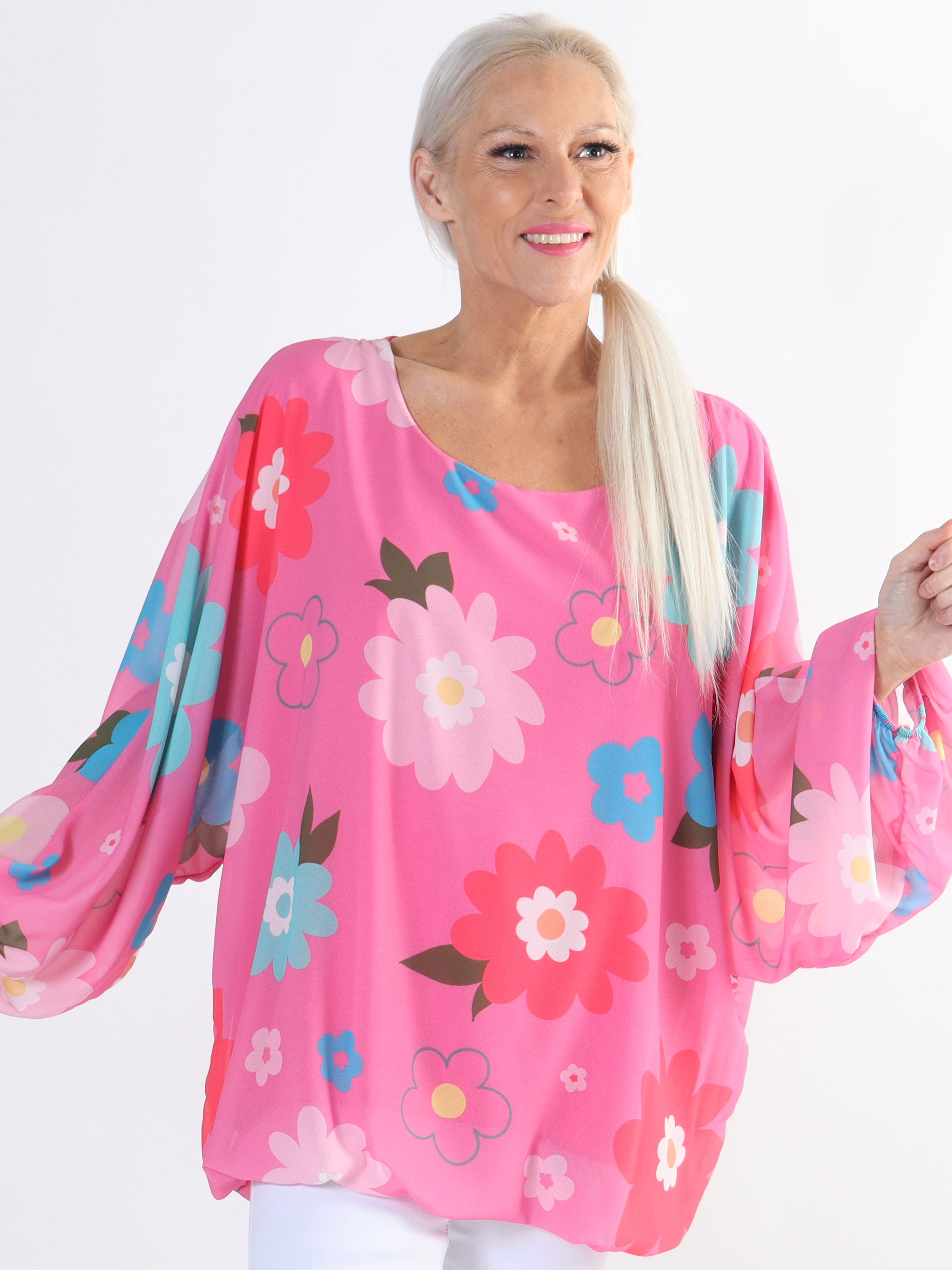 Destiny Flower - Plus size bluse i chiffon med blomstermotiver