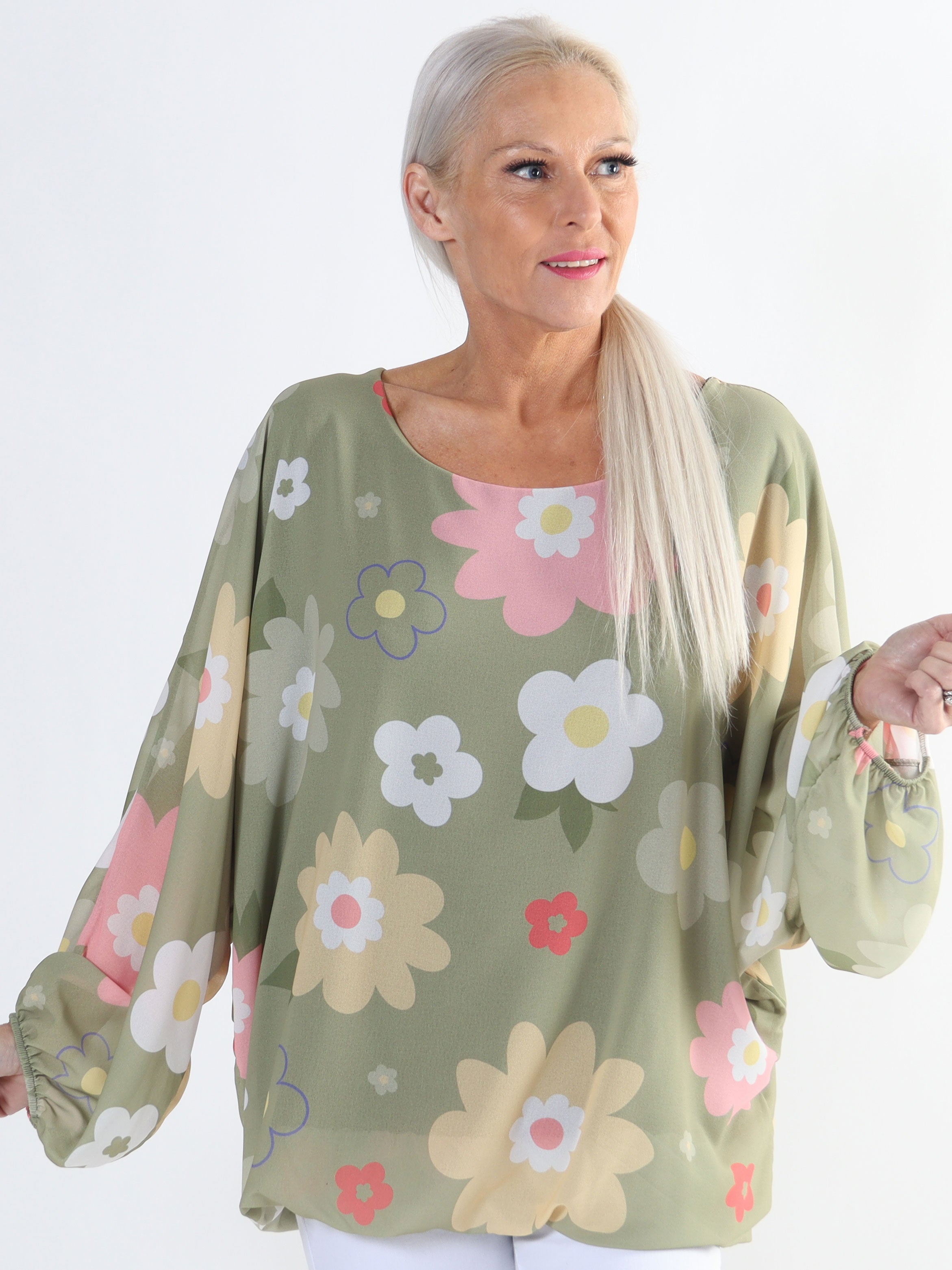 Destiny Flower - Plus size bluse i chiffon med blomstermotiver