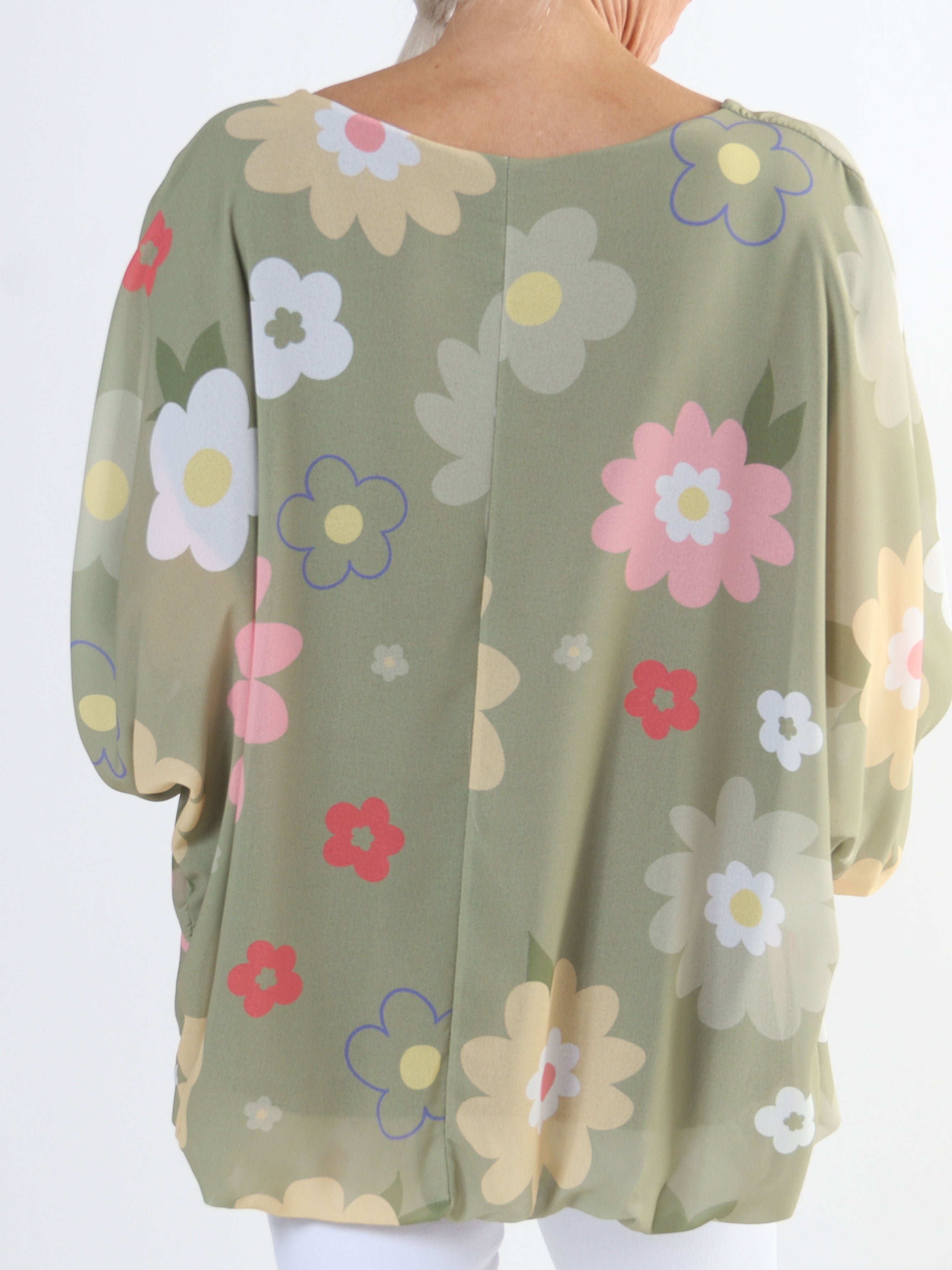 Destiny Flower - Plus size bluse i chiffon med blomstermotiver