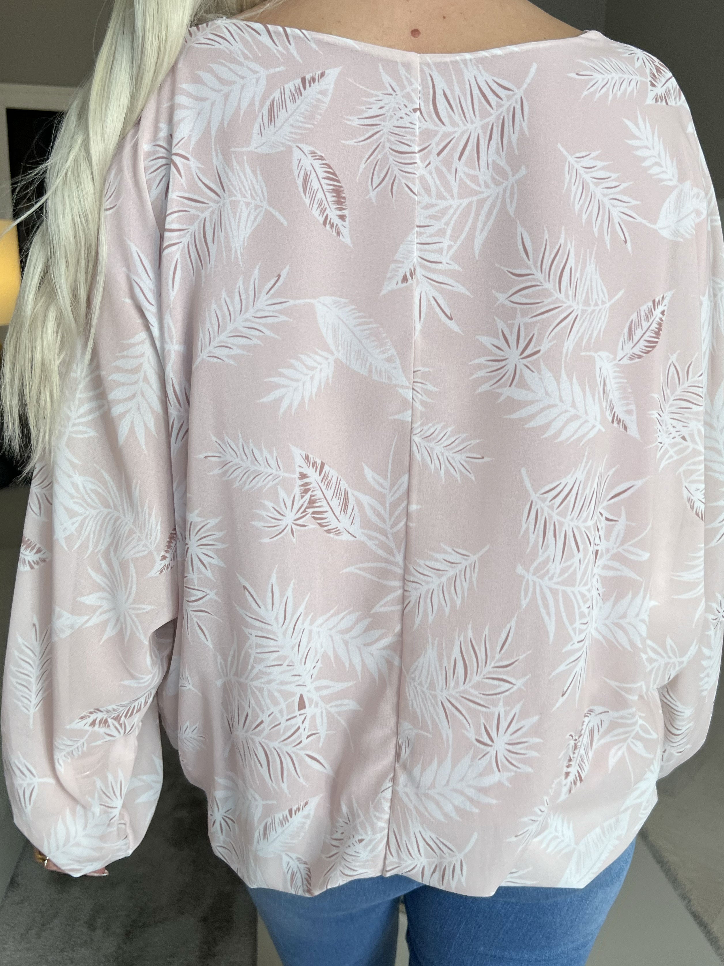 Destiny Leaf - Bluse i chiffon med bladmønster