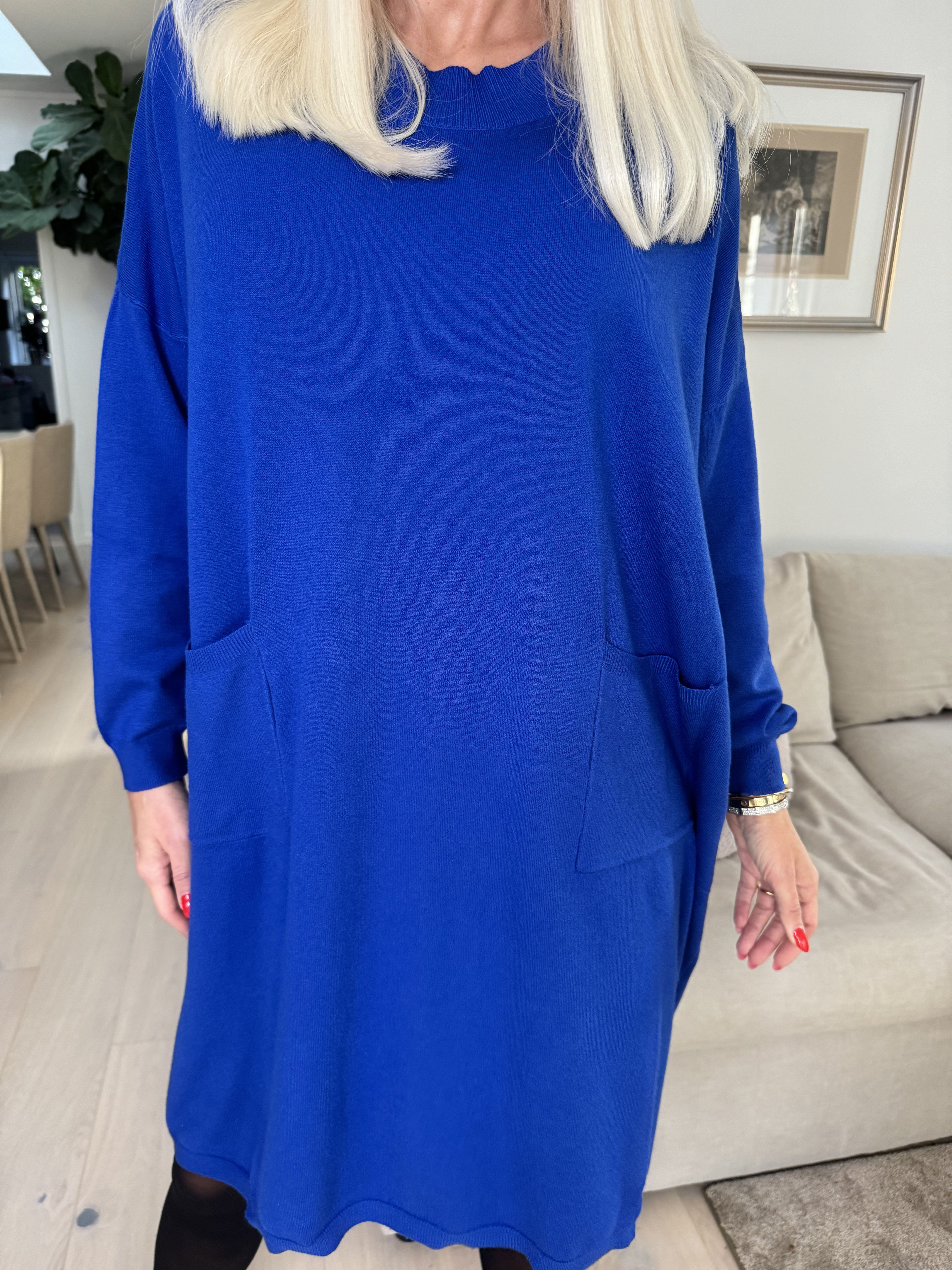 Dima - Blød strikkjole med lommer