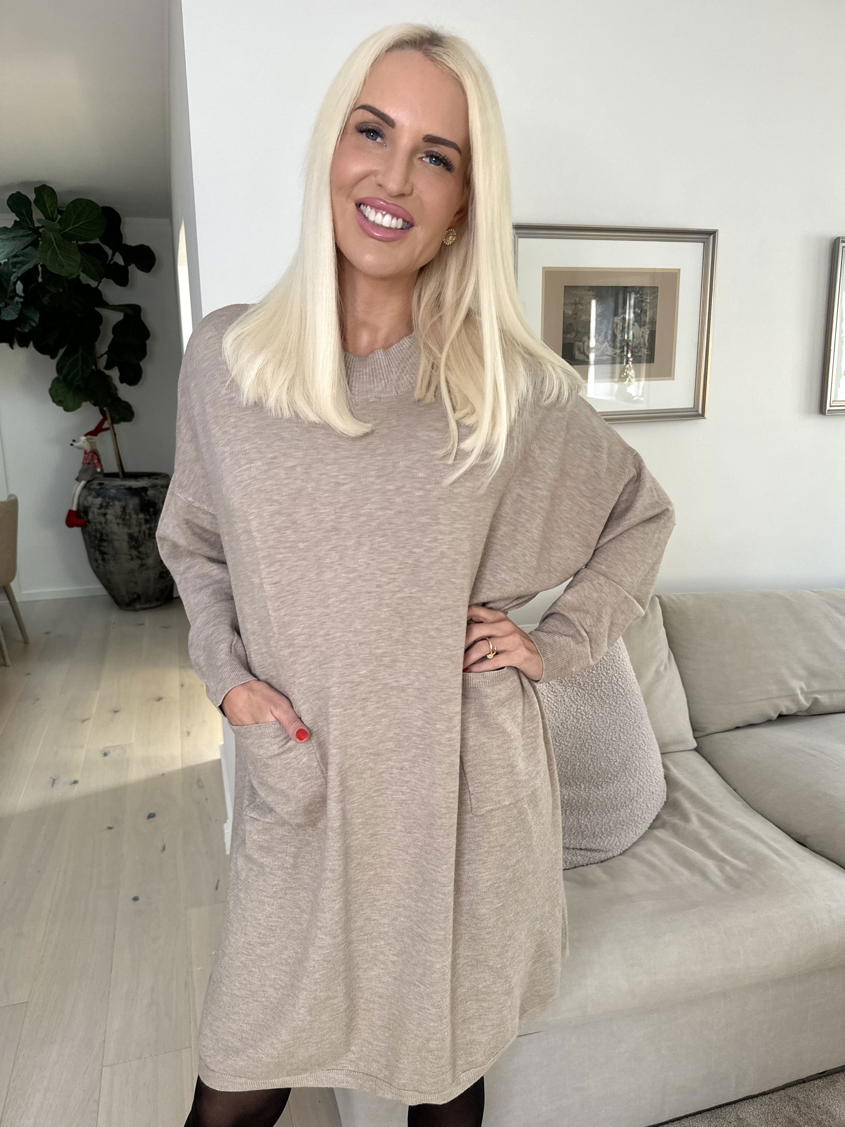 Dima - Blød strikkjole med lommer