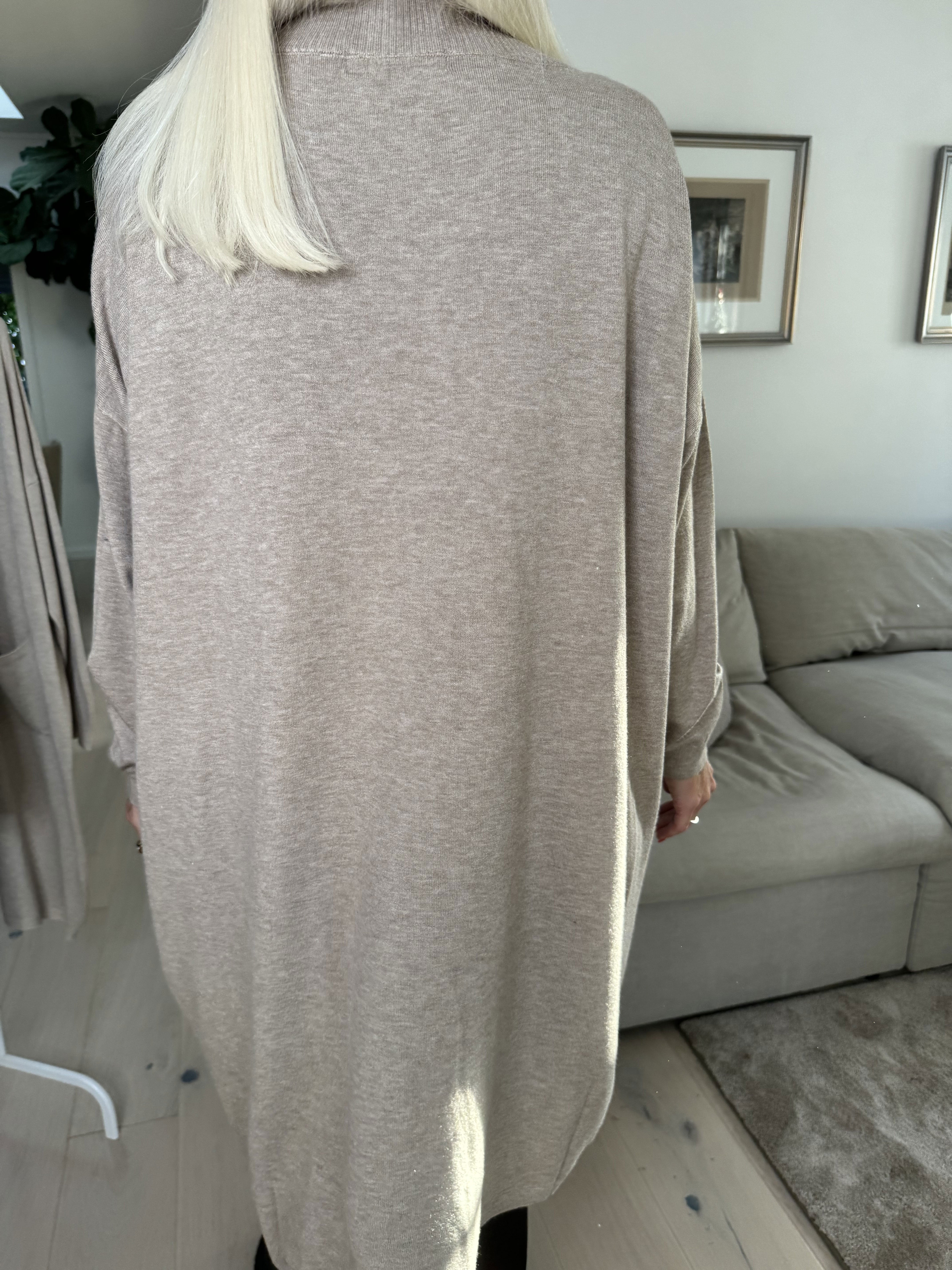 Dima - Blød strikkjole med lommer