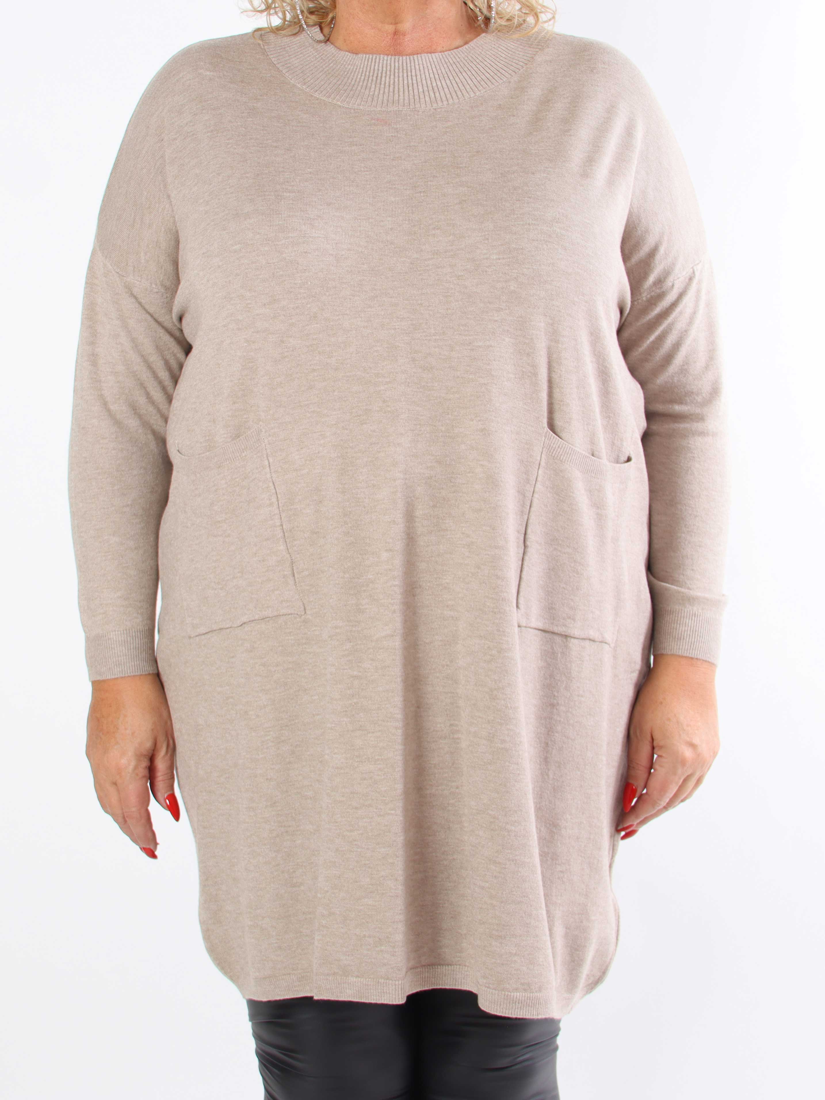 Dima - Blød plus size strikkjole med lommer