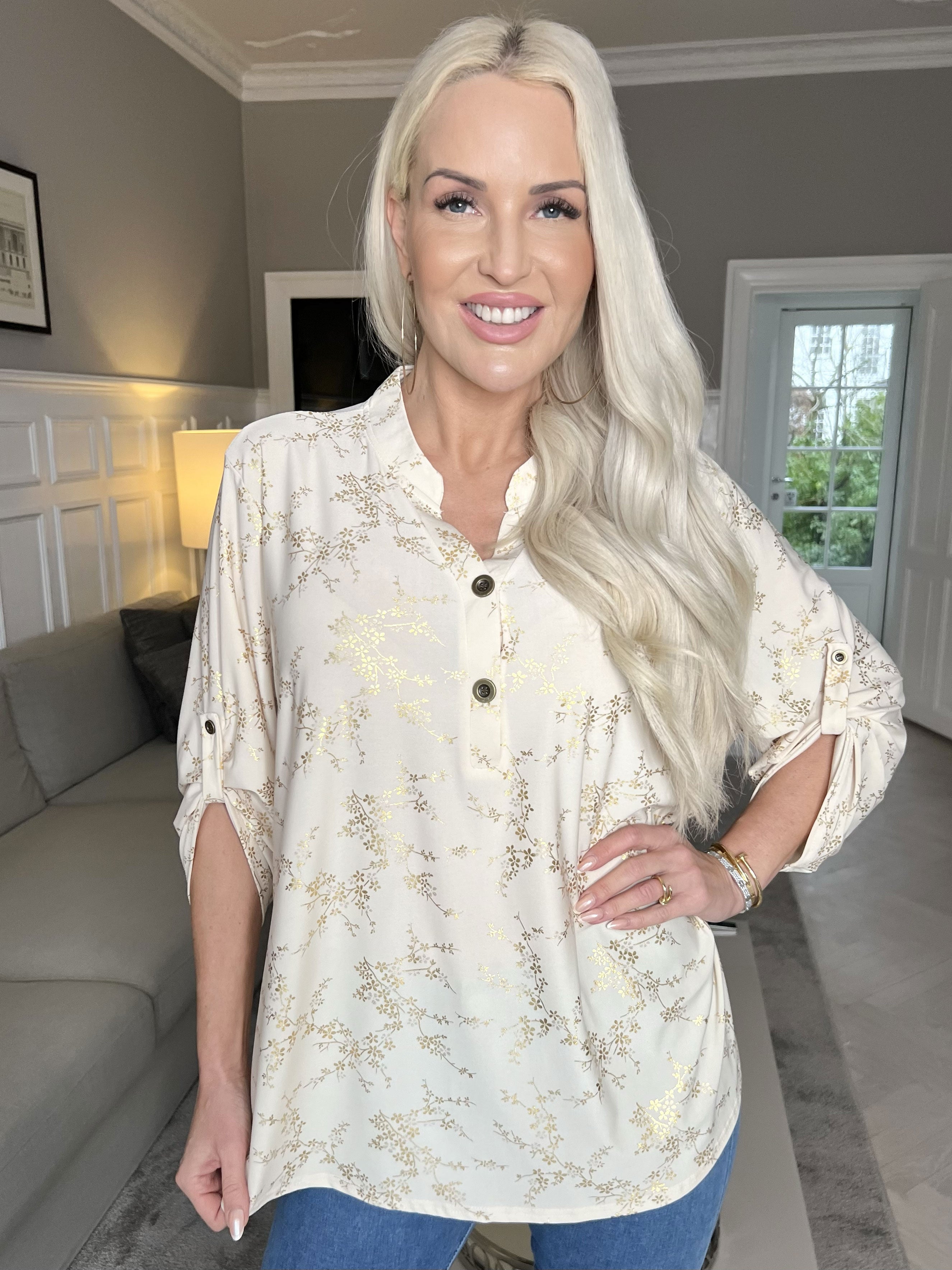 Ebba Gold - Sød bluse i elastisk stof med gulddetaljer