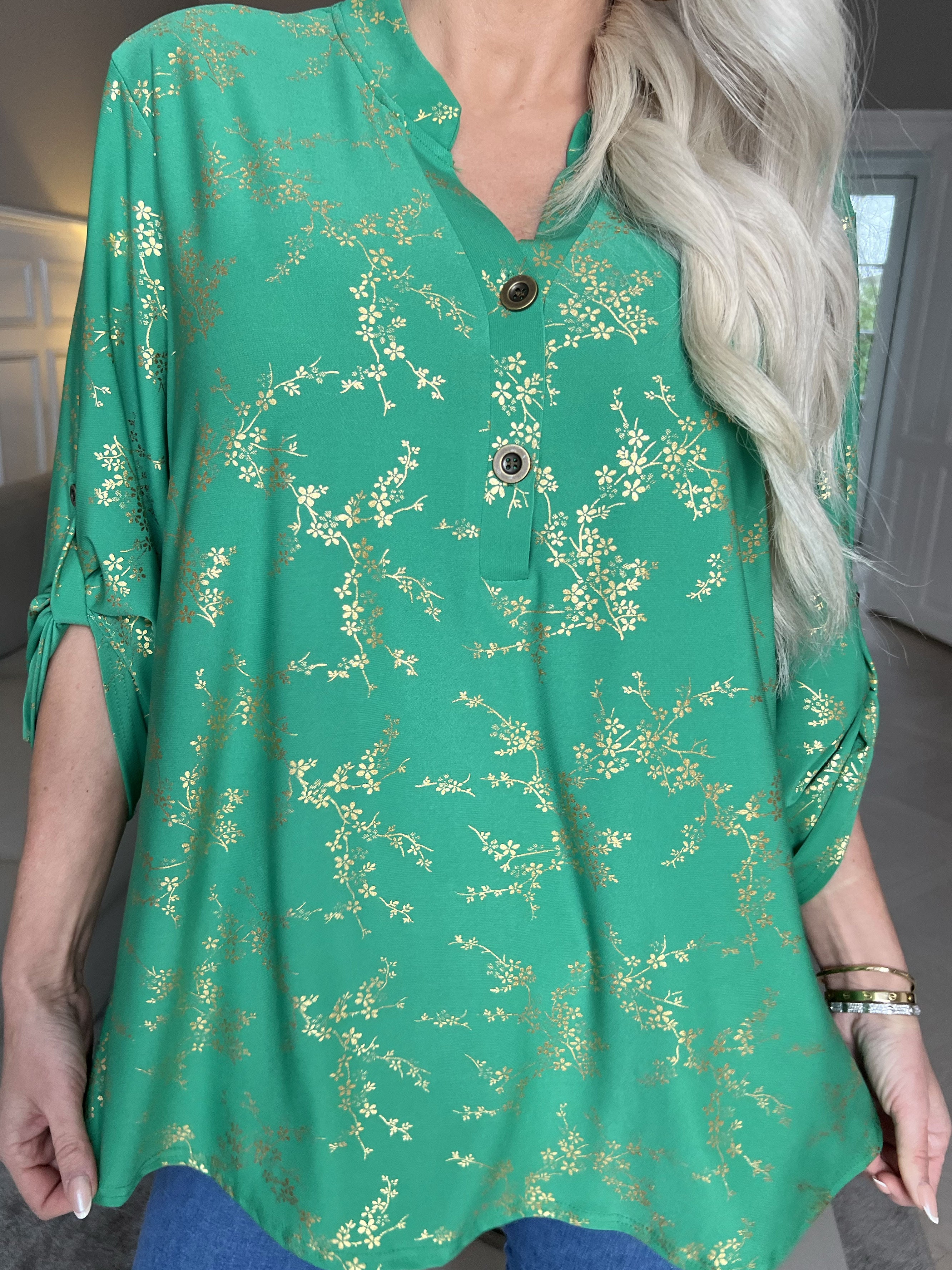 Ebba Gold - Sød bluse i elastisk stof med gulddetaljer