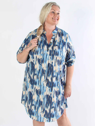 Ebba Pattern Long - Elastisk mønstret plus size kjole med guld detaljer