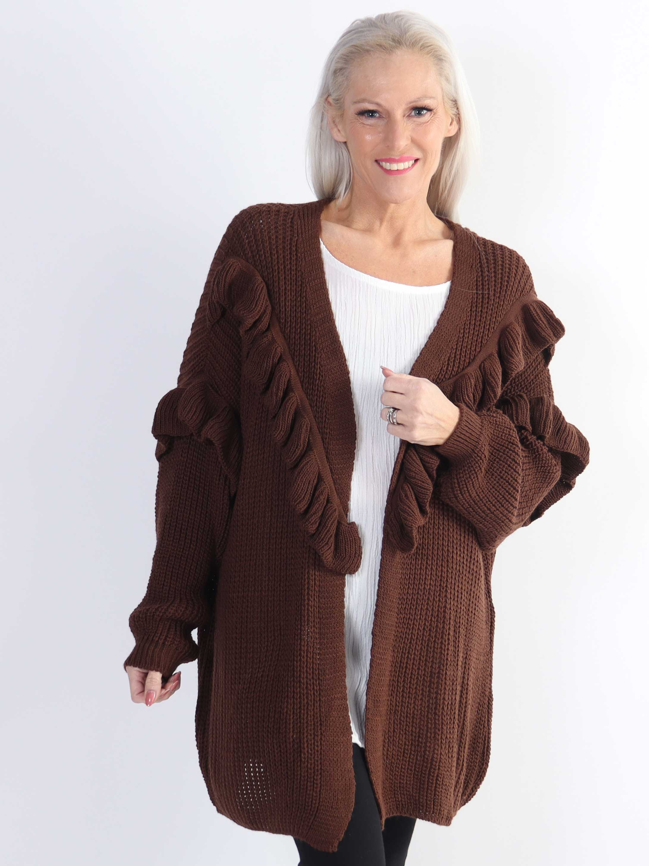 Ellis Cardigan - Lækker plus size strikcardigan med fine flæsedetaljer