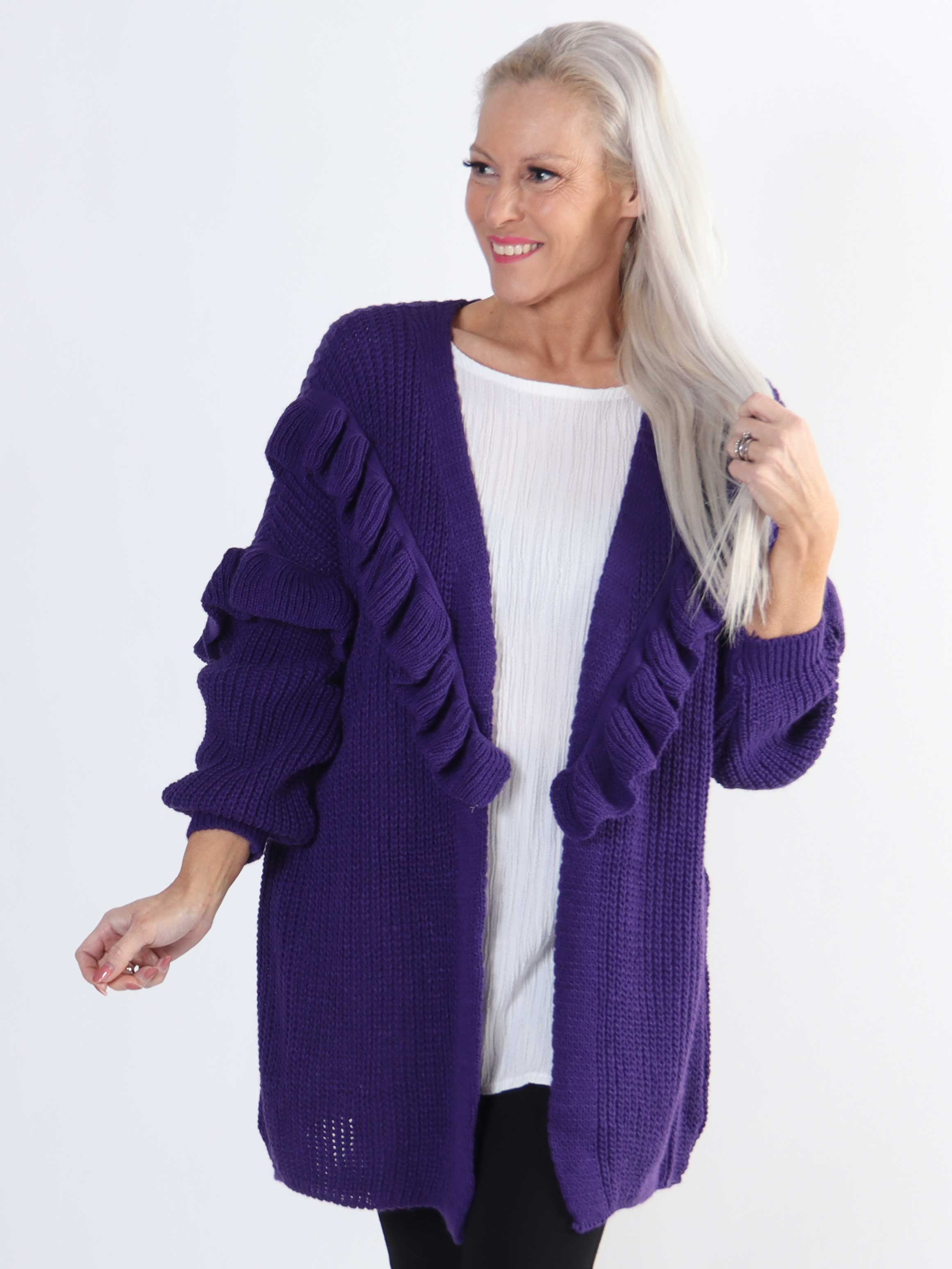 Ellis Cardigan - Lækker plus size strikcardigan med fine flæsedetaljer