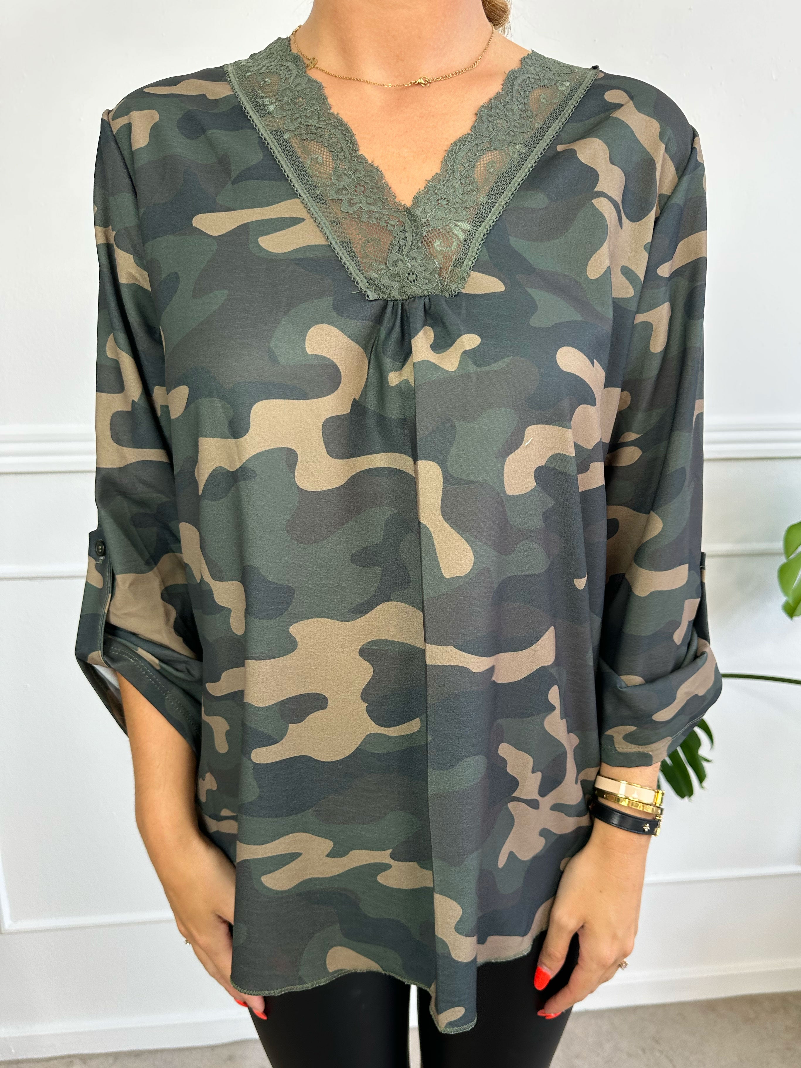 Elly Shirt - Simpel bluse med blondekant