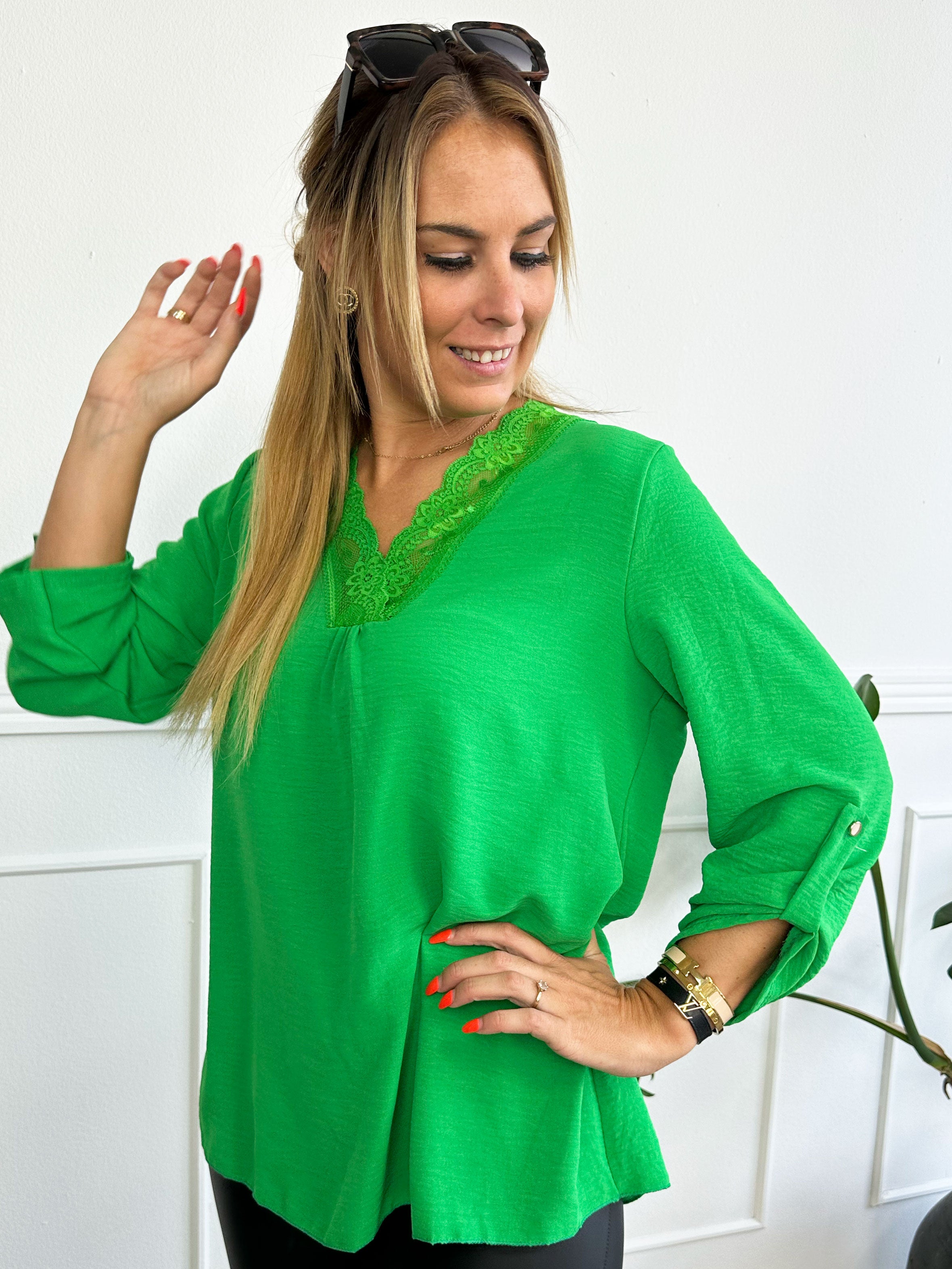 Elly Shirt - Simpel bluse med blondekant