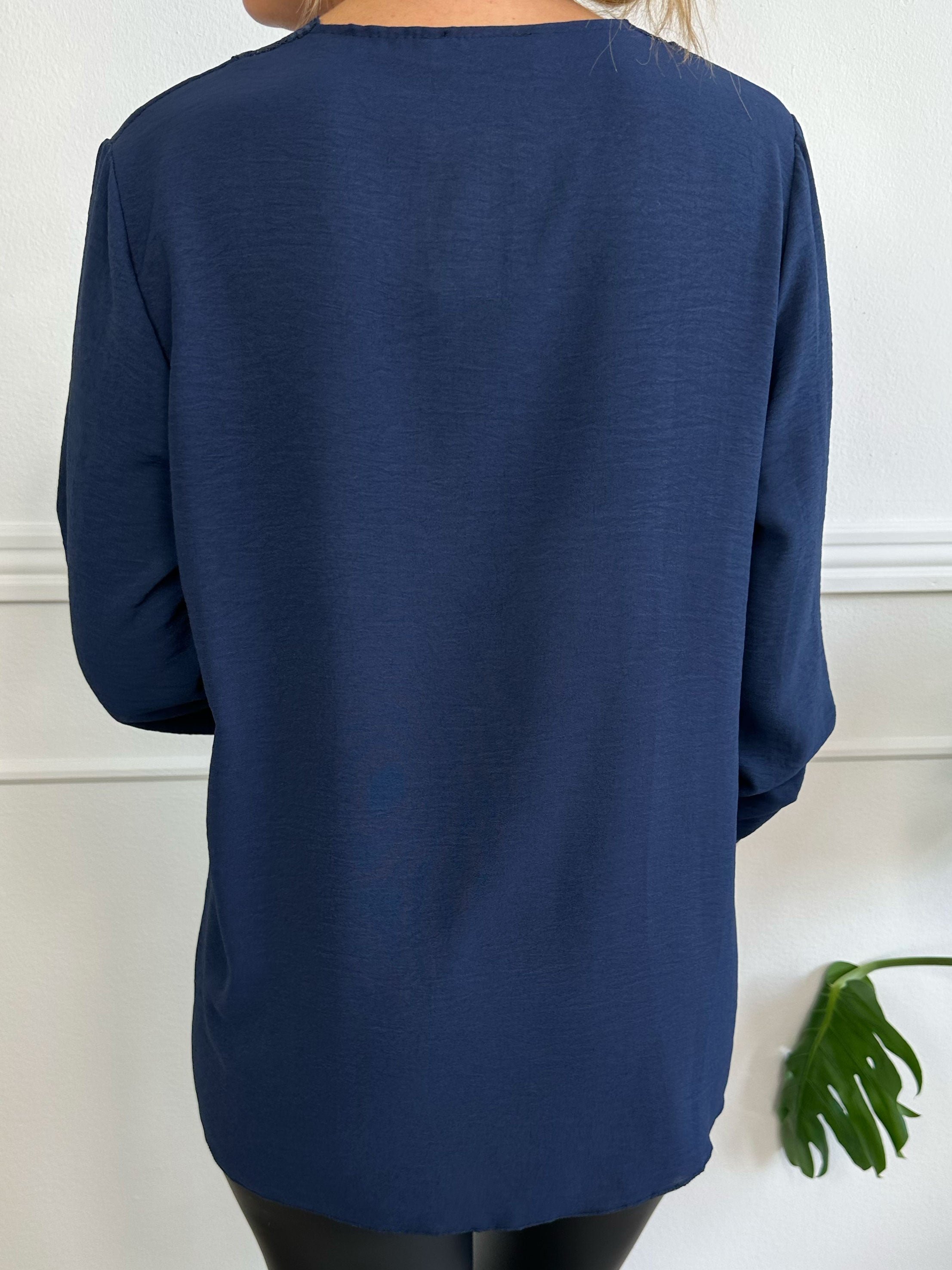 Elly Shirt - Simpel bluse med blondekant