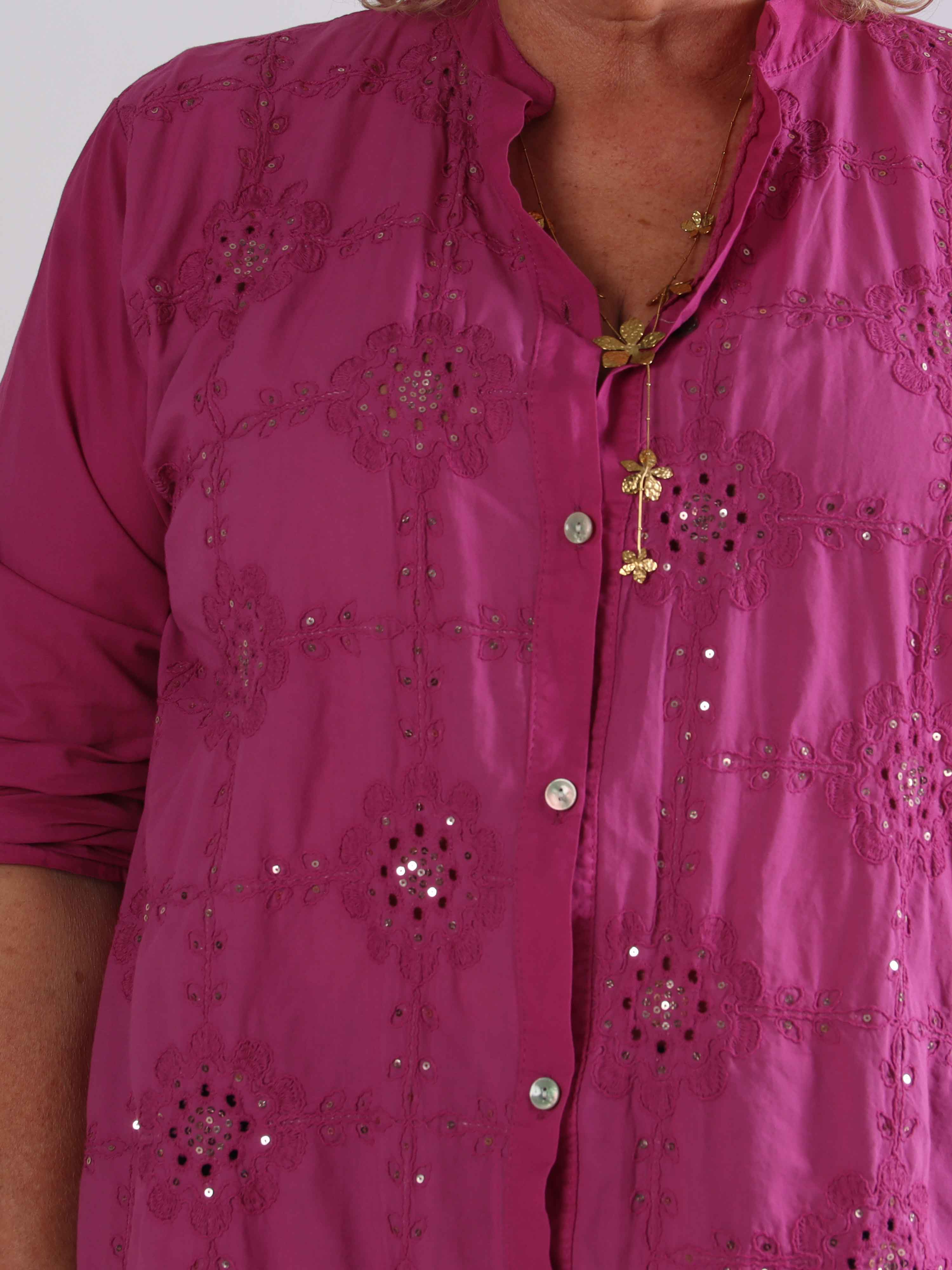 Emerson - Plus size skjortekjole i bomuld med broderet mønster og pailletter