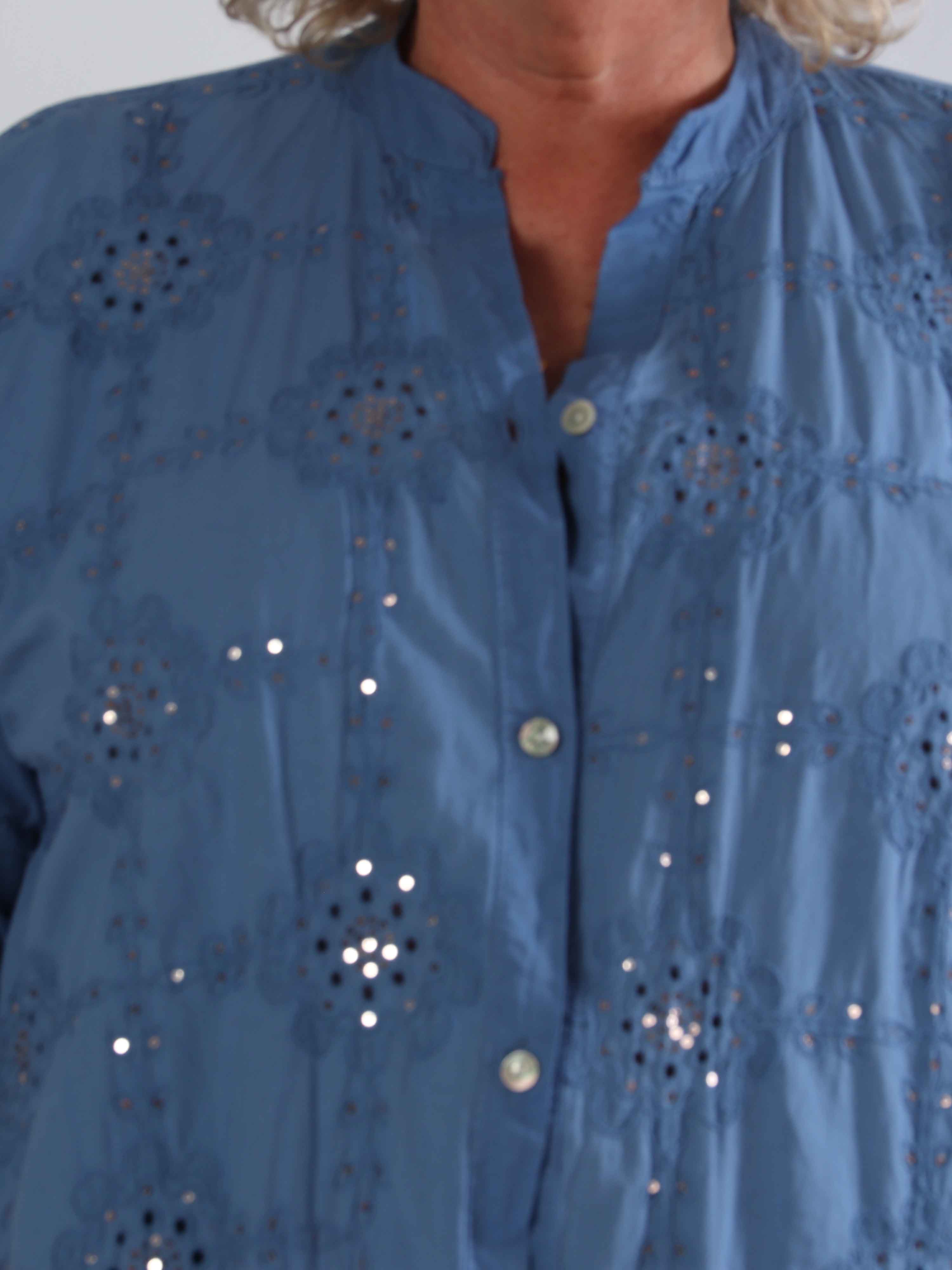 Emerson - Plus size skjortekjole i bomuld med broderet mønster og pailletter