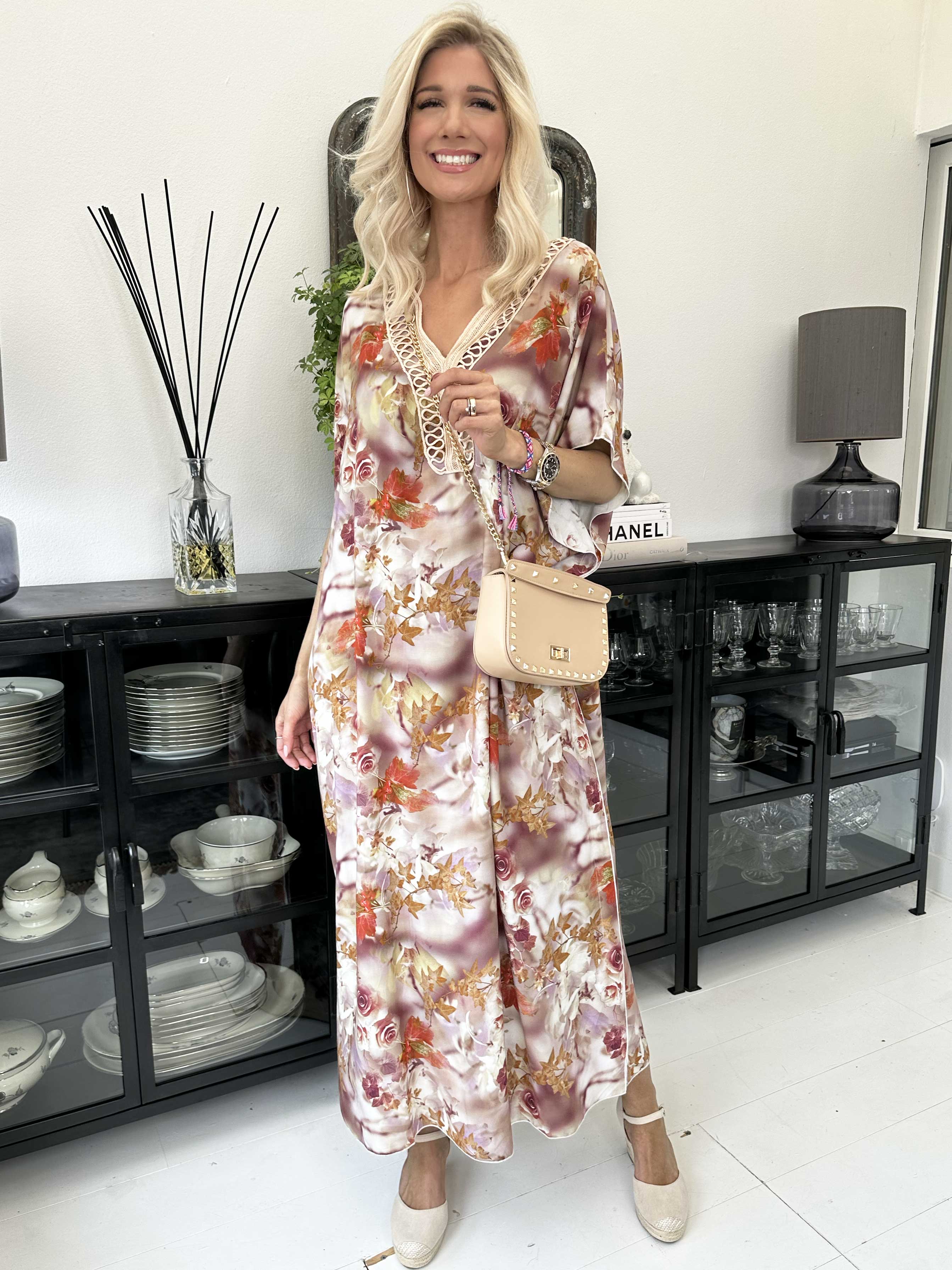 Emily - Sød lang tunikakjole med fint blomsterprint