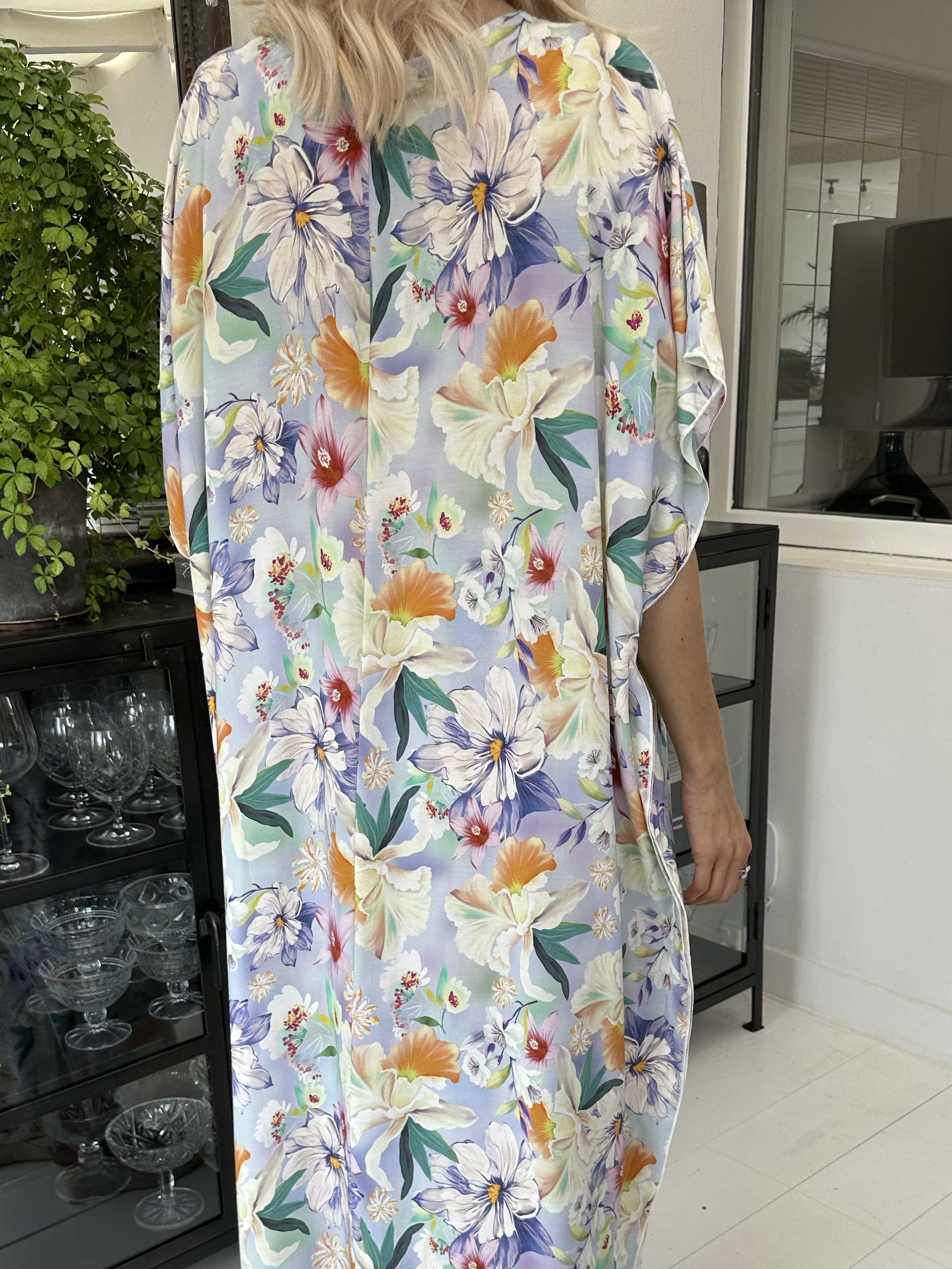 Emily - Sød lang tunikakjole med fint blomsterprint