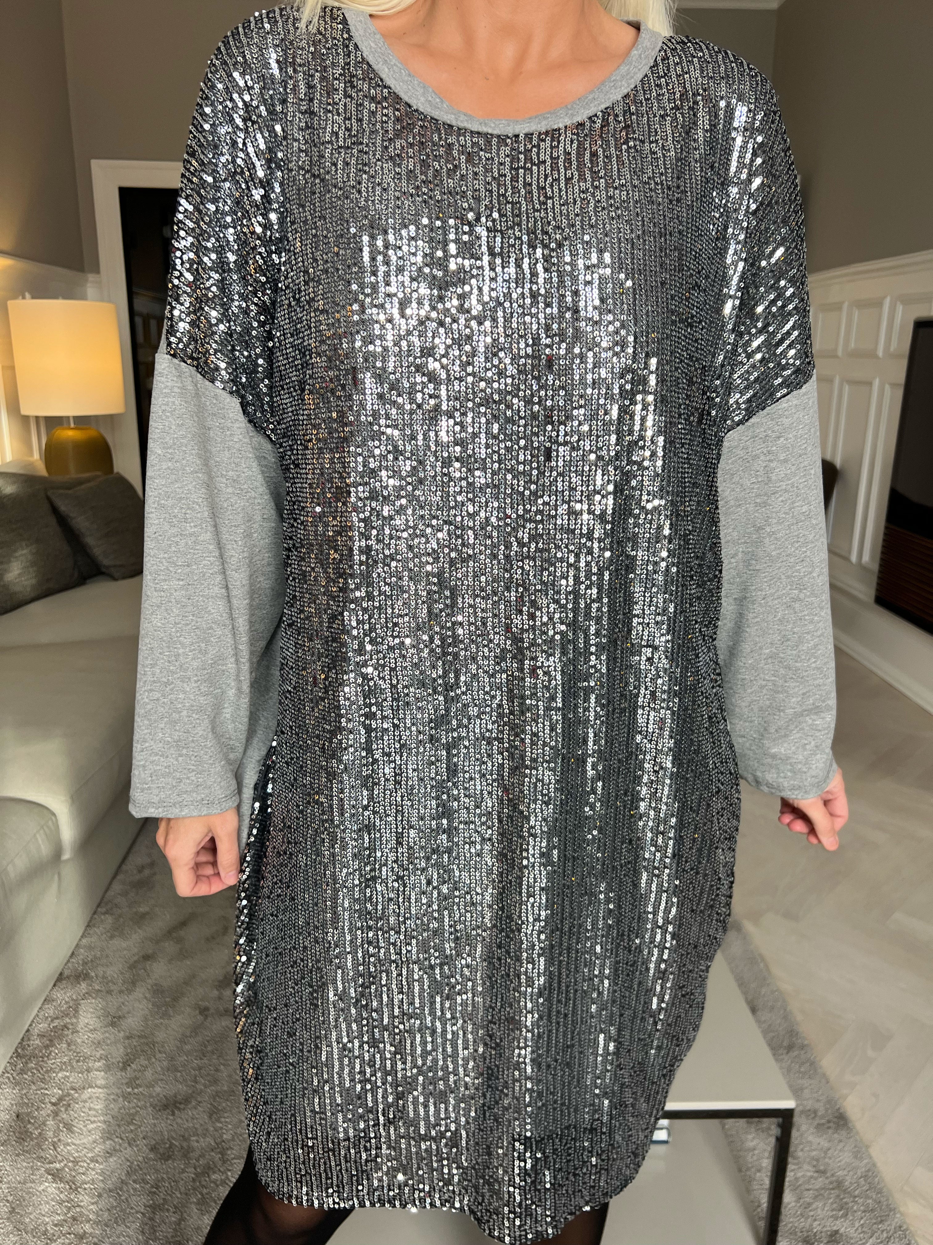 Eria - Kjole med pailletter foran