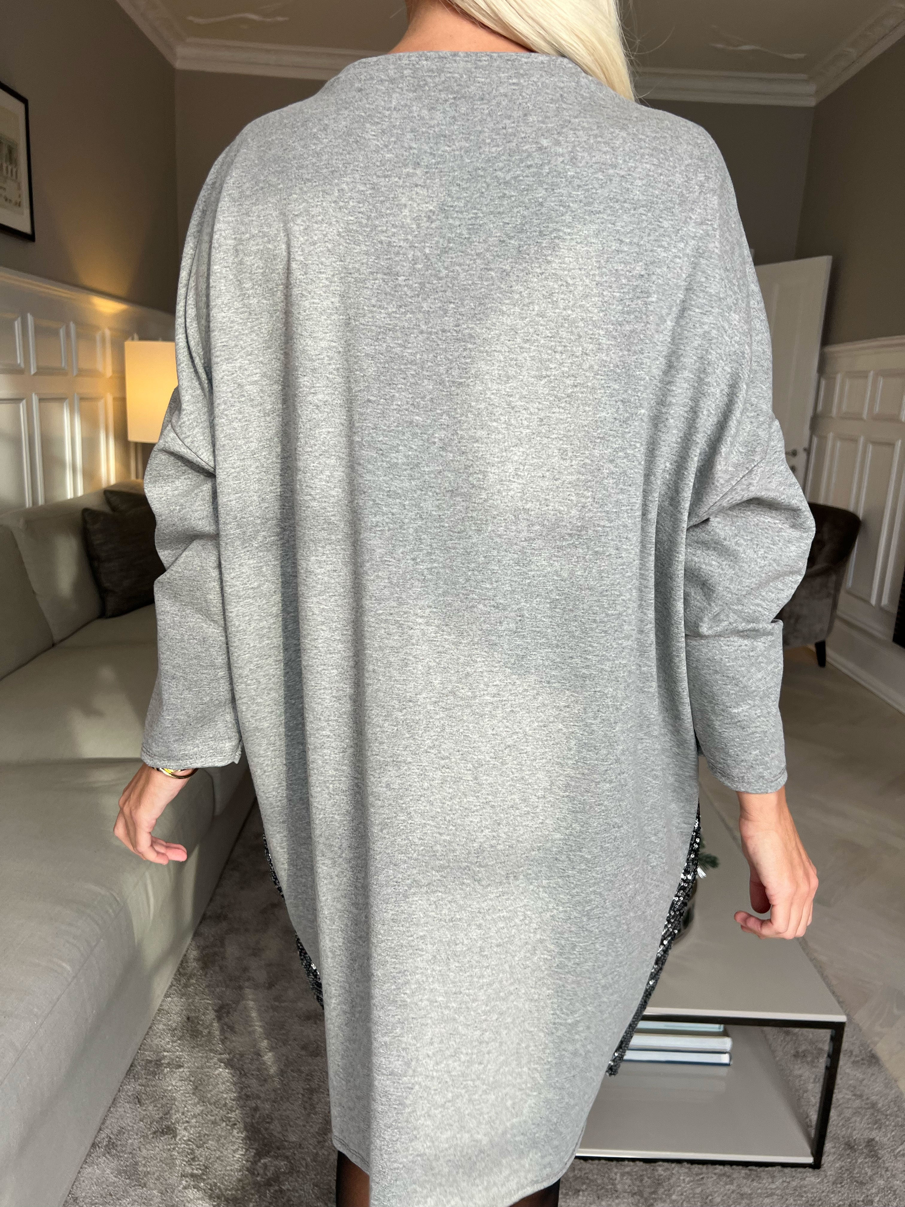 Eria - Kjole med pailletter foran