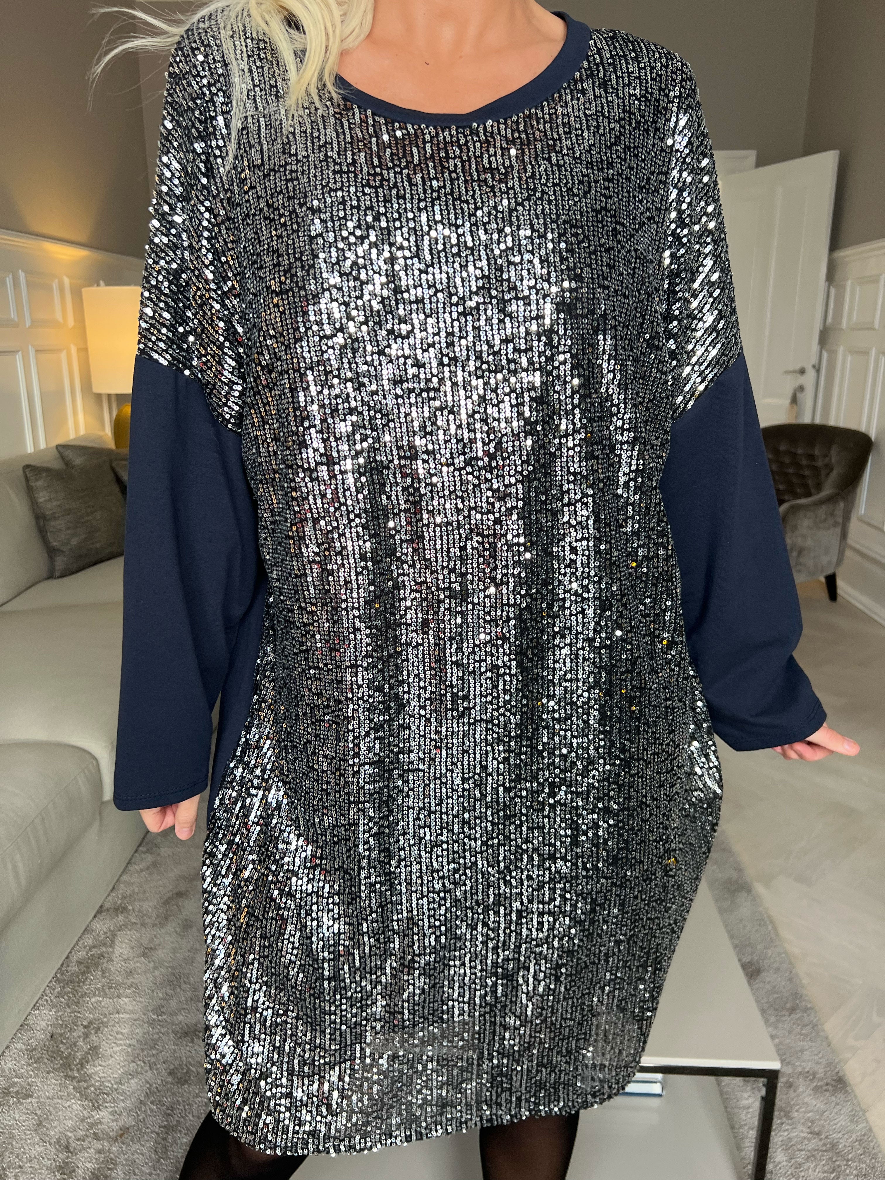 Eria - Kjole med pailletter foran