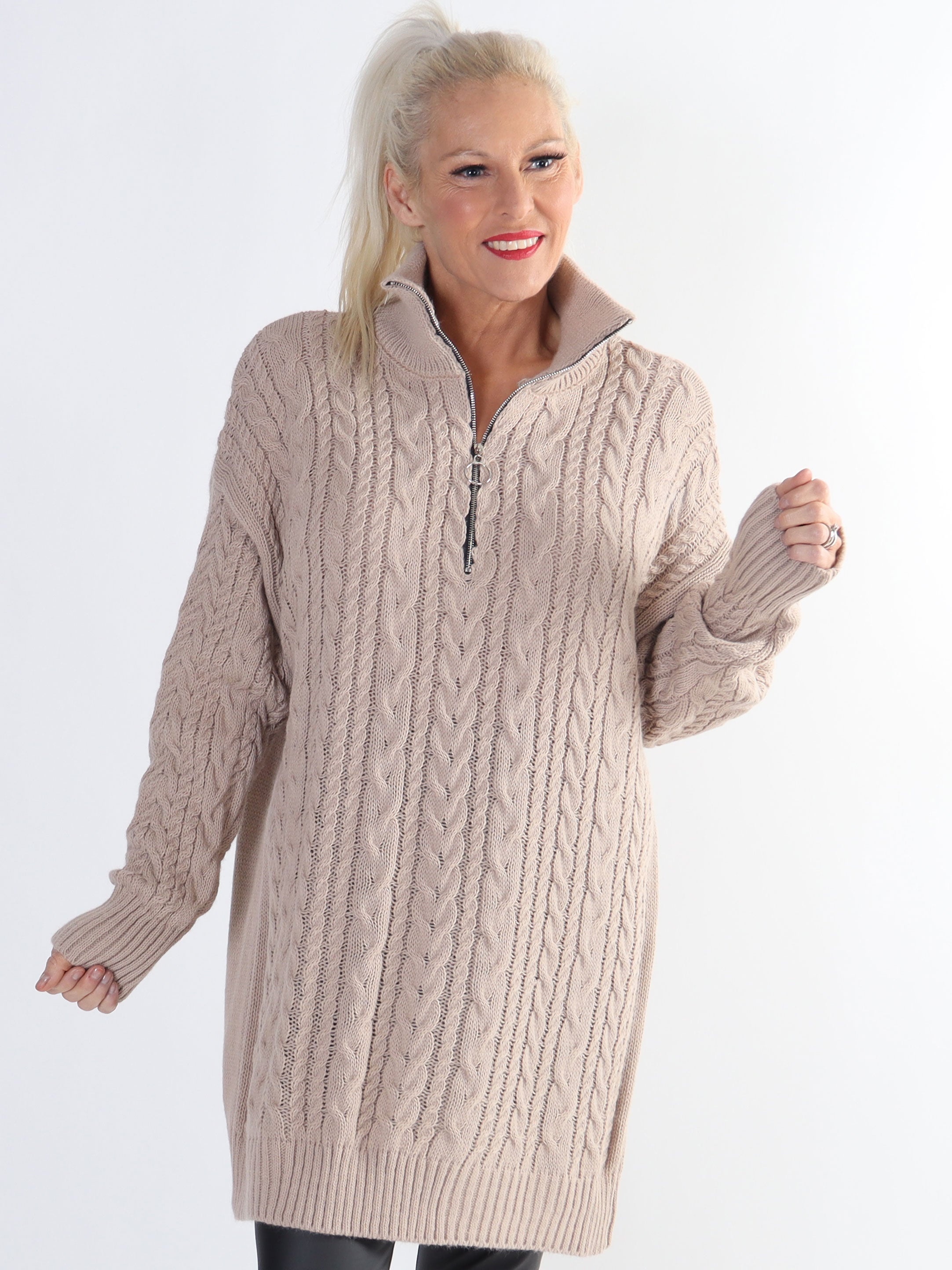 Esly - Plus size striktrøje i kabelstrik med lynlås