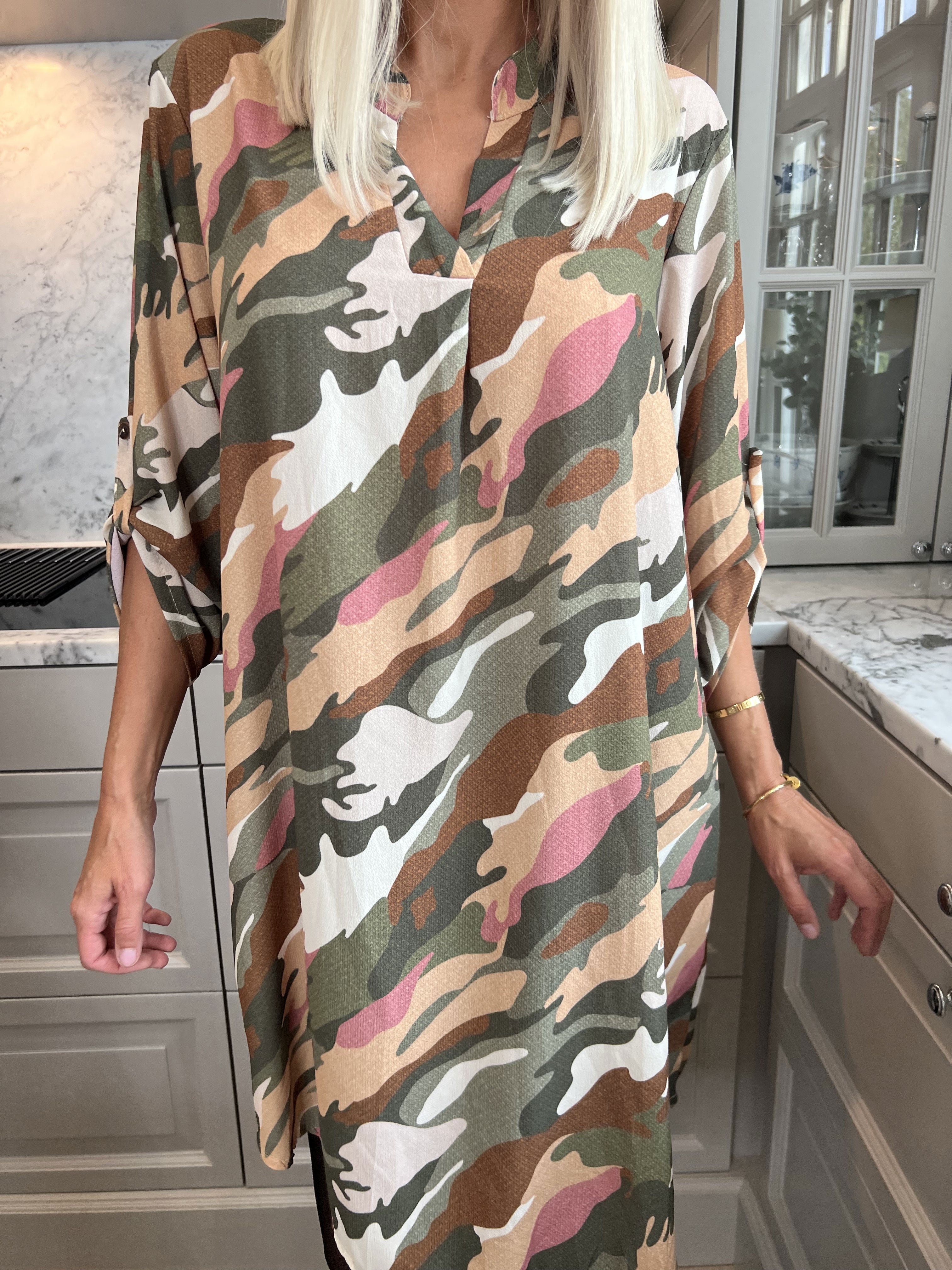 Vanesa Dress Camo - Let og luftig kjole med camouflageprint