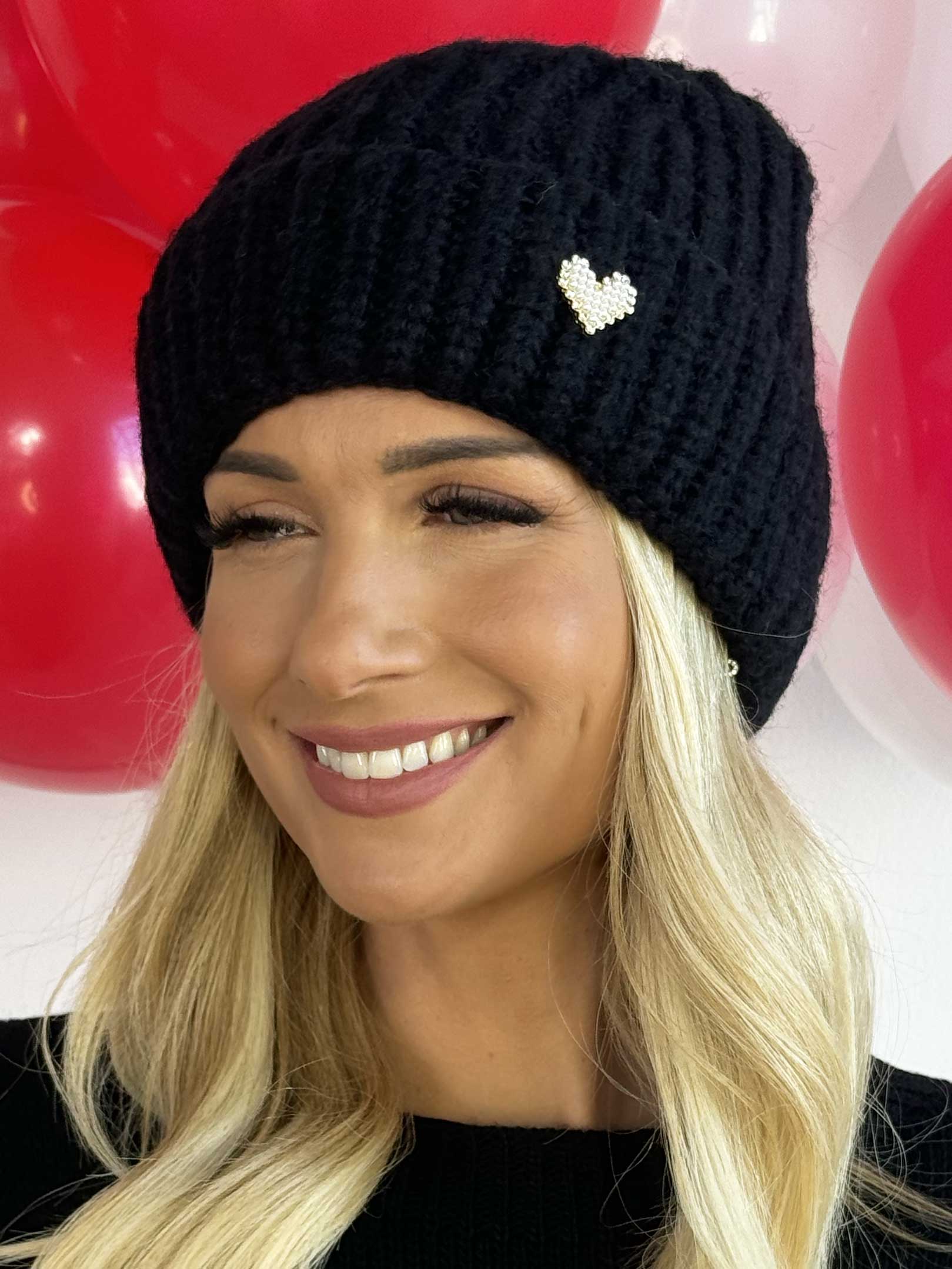 Eliana - Blød hue med for og hjerte smykke