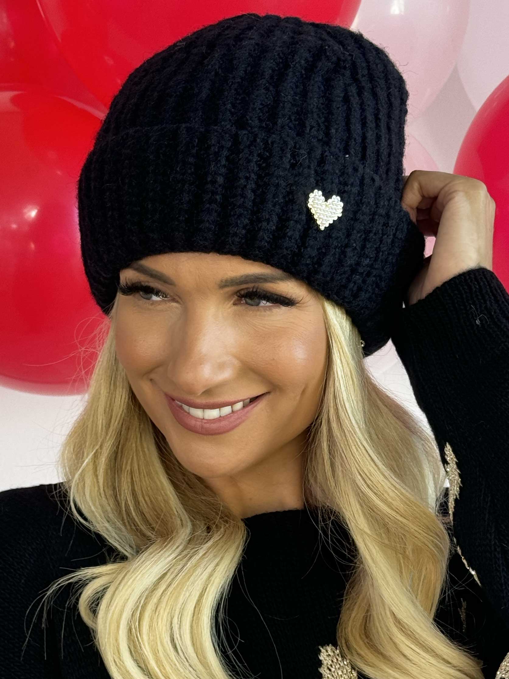 Eliana - Blød hue med for og hjerte smykke