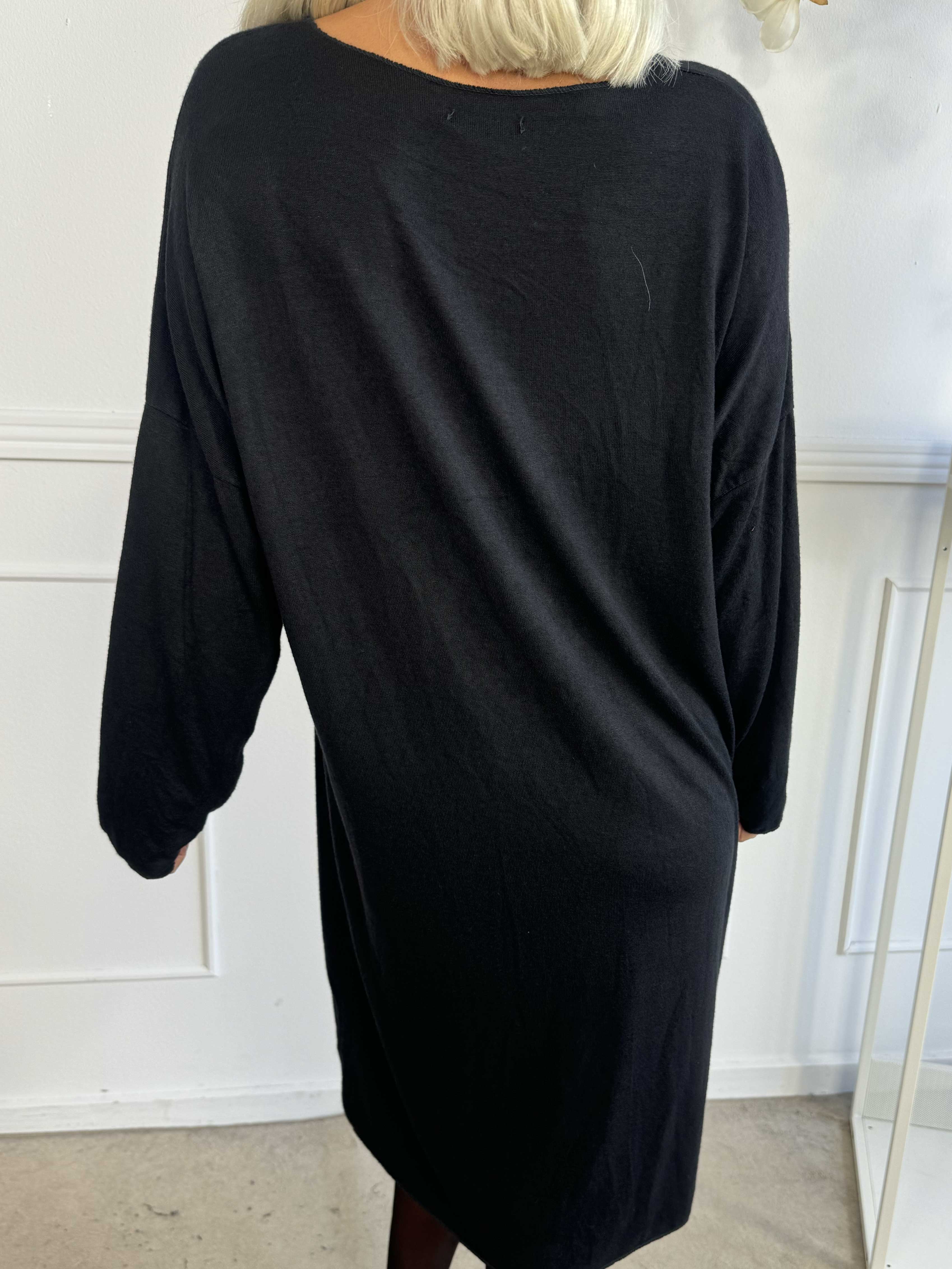 Djamila Long - Mega blød kjole i viskose med v-udskæring