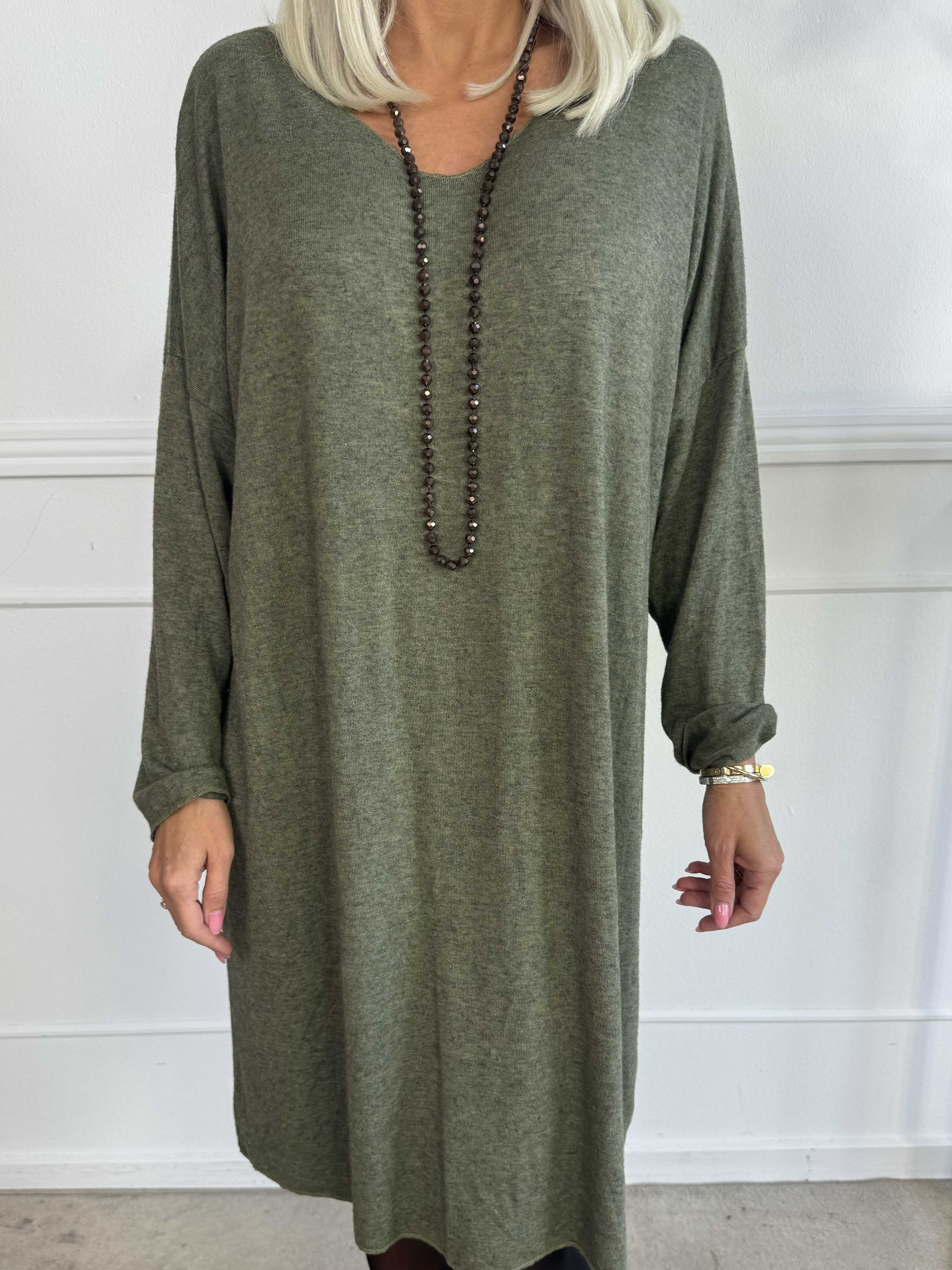 Djamila Long - Mega blød kjole i viskose med v-udskæring