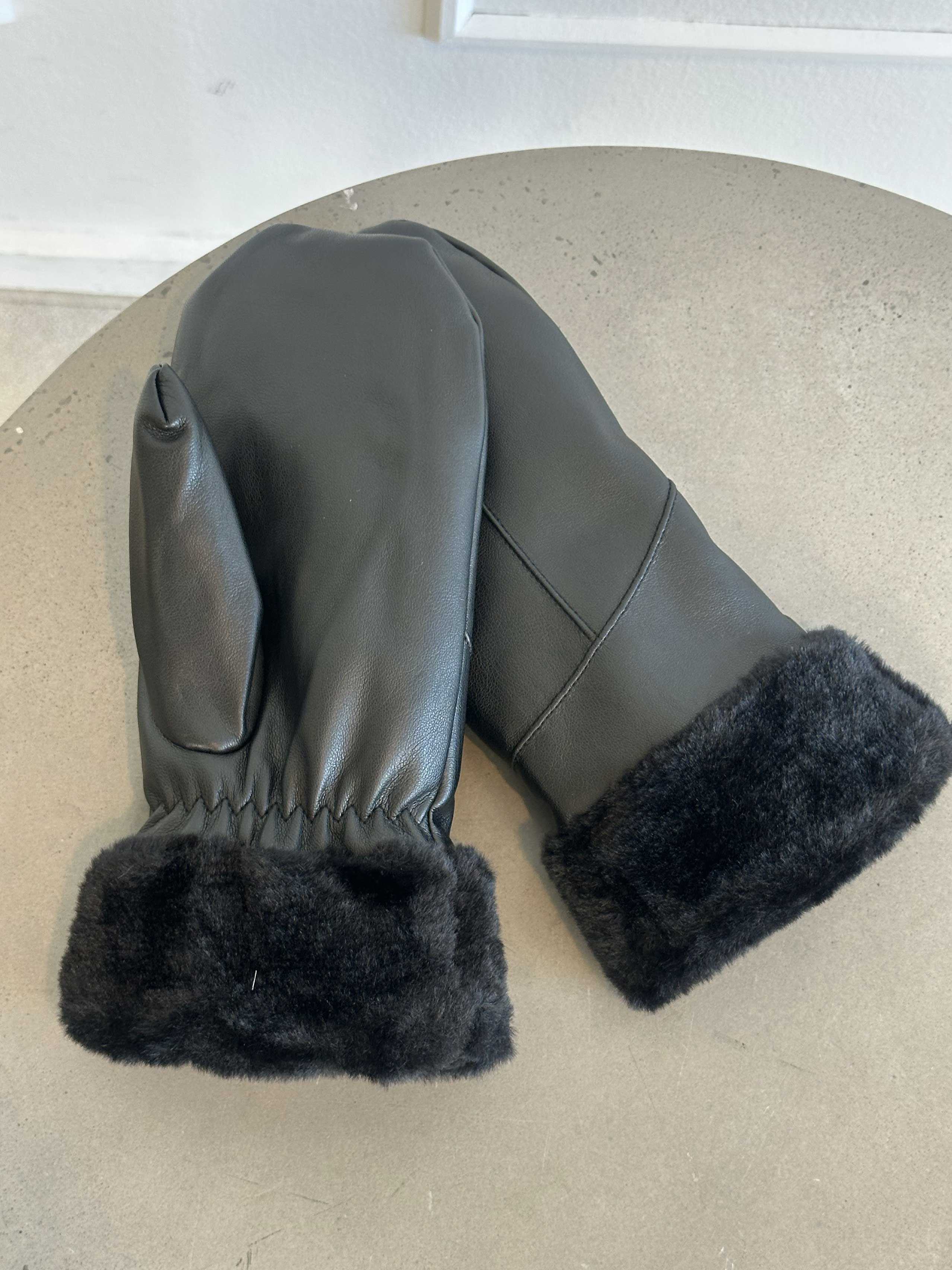 Helina - Sorte læderlook luffer med blødt foer