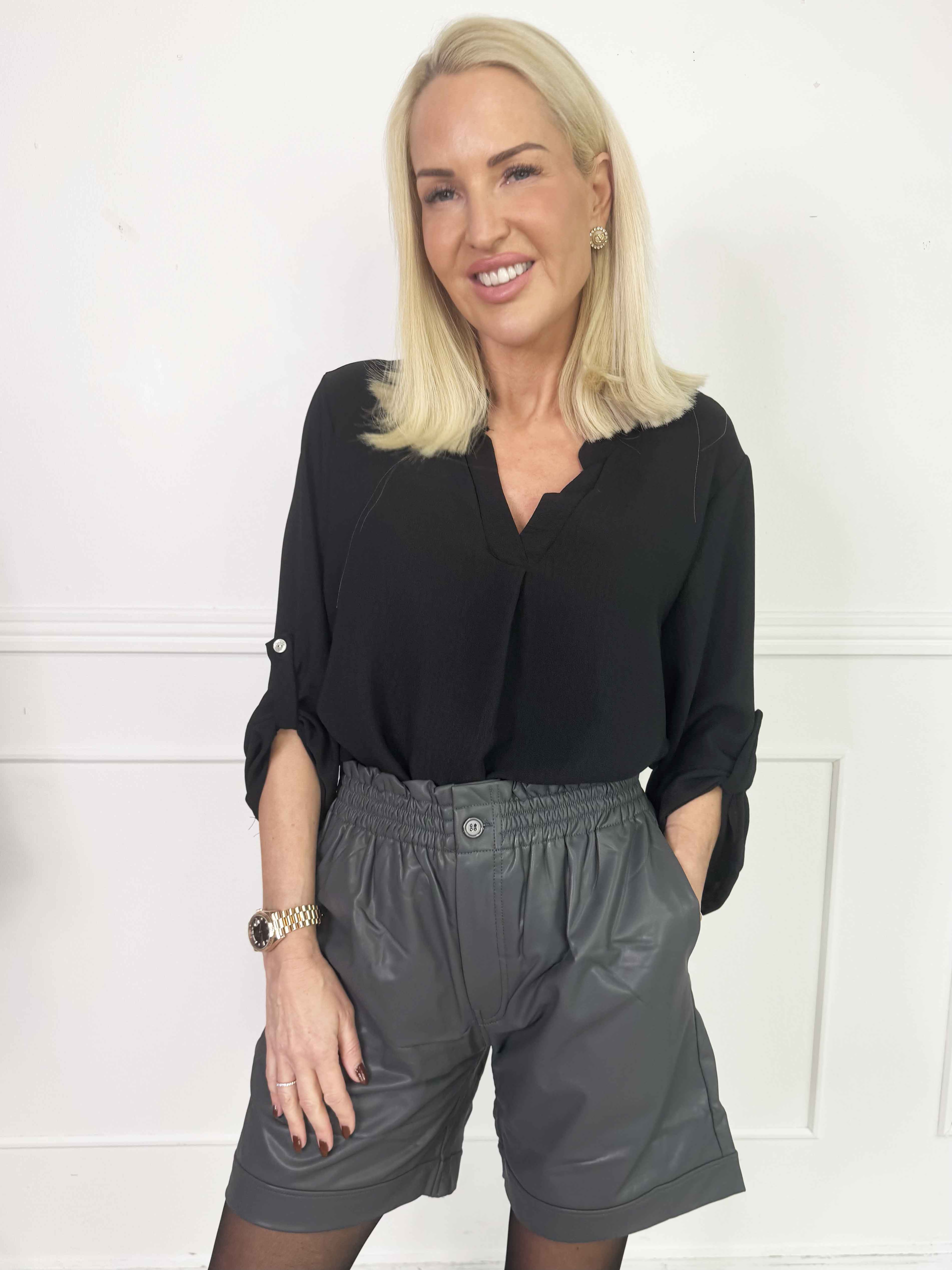 Beate - Læderlook shorts med høj talje