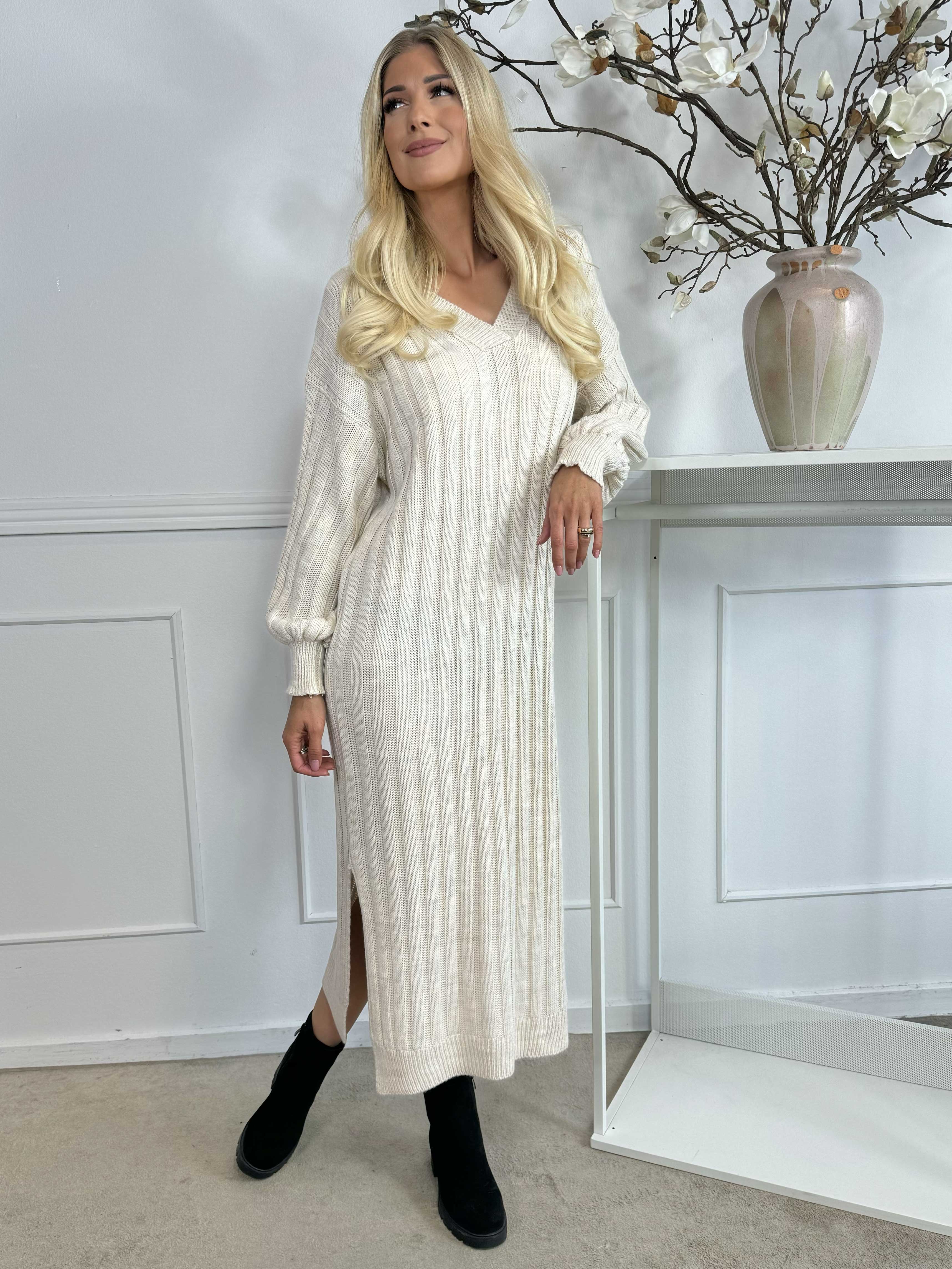 Hanine - Lang strikkjole med v-udskæring