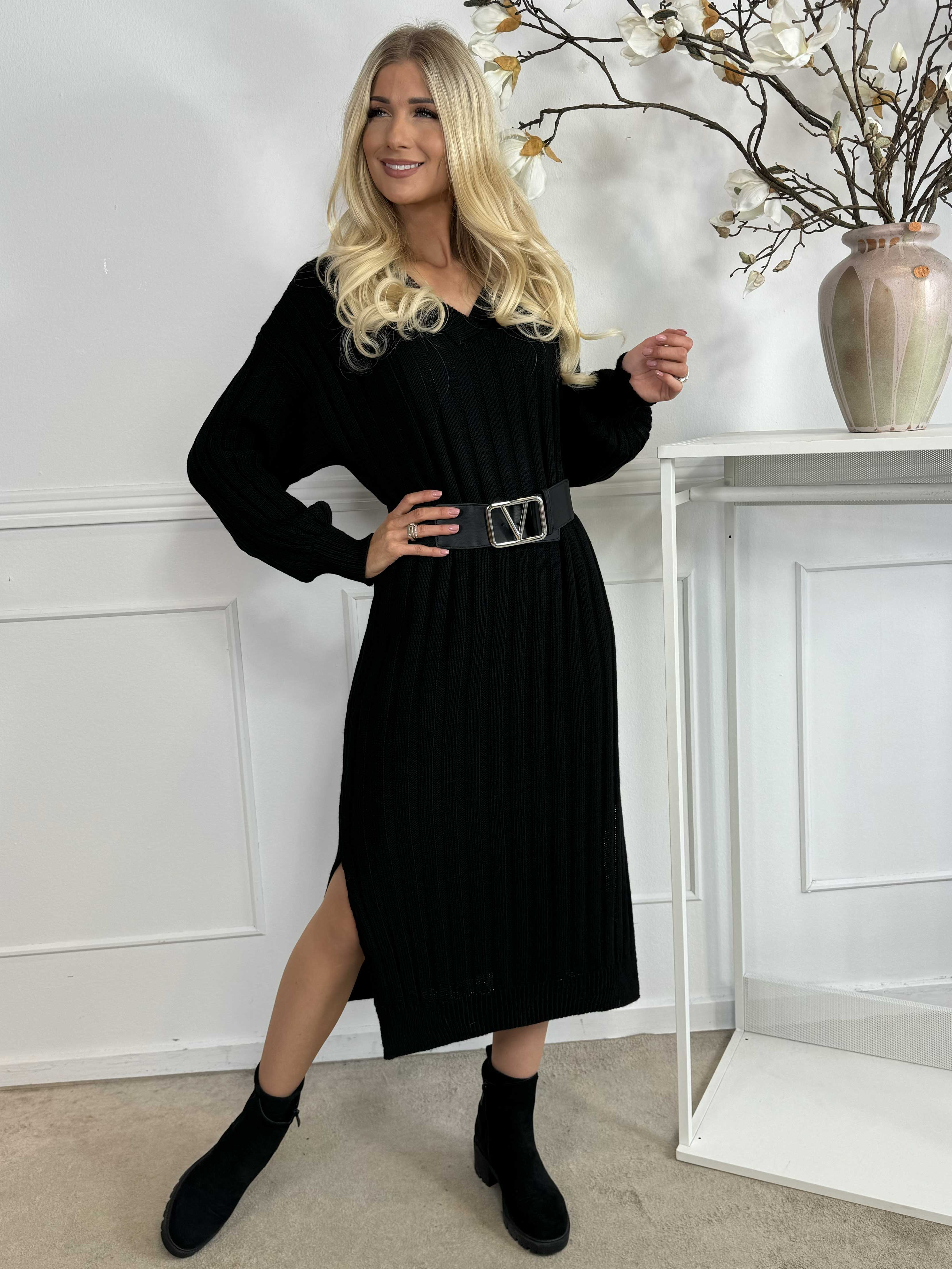 Hanine - Lang strikkjole med v-udskæring