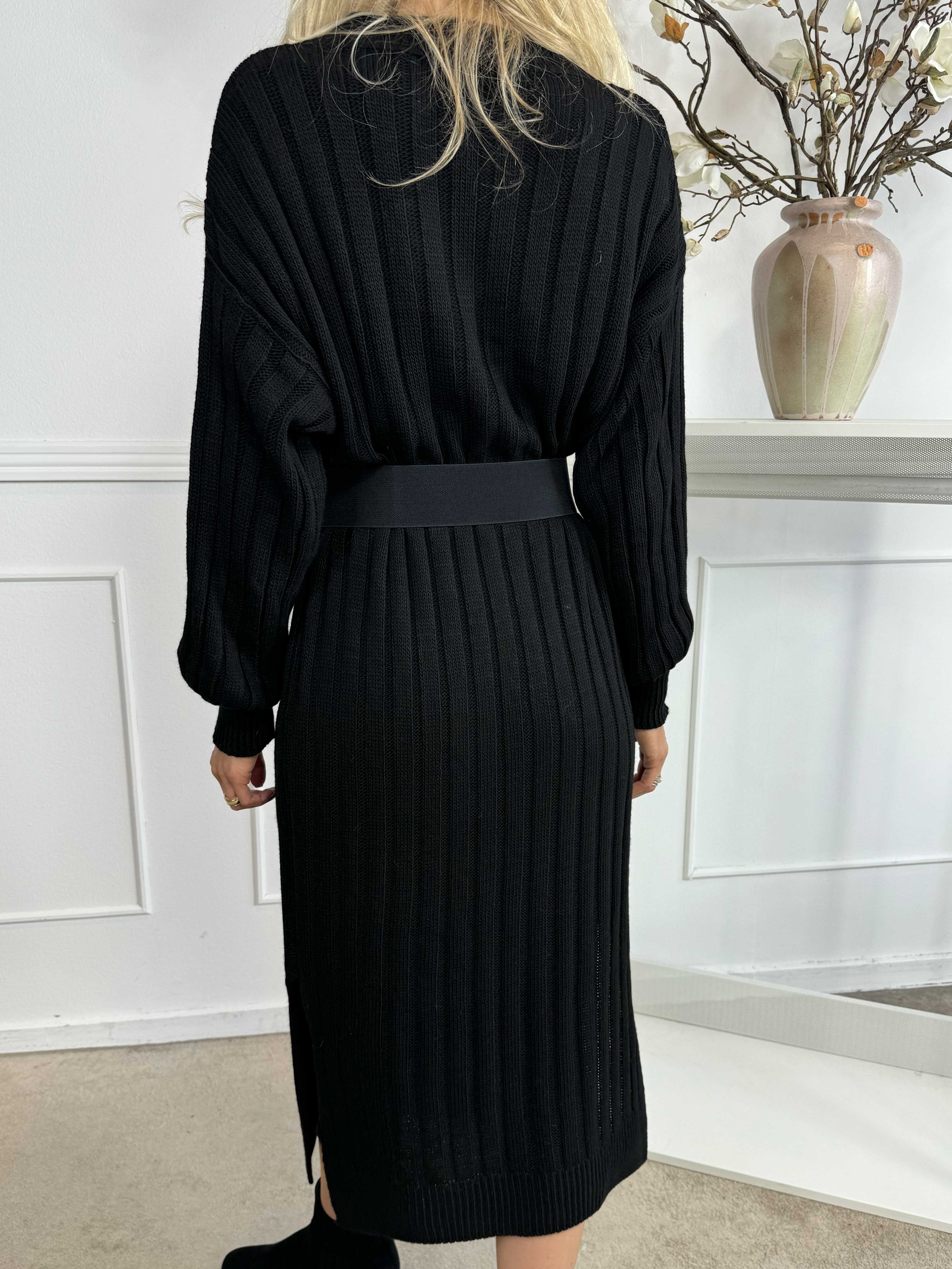 Hanine - Lang strikkjole med v-udskæring