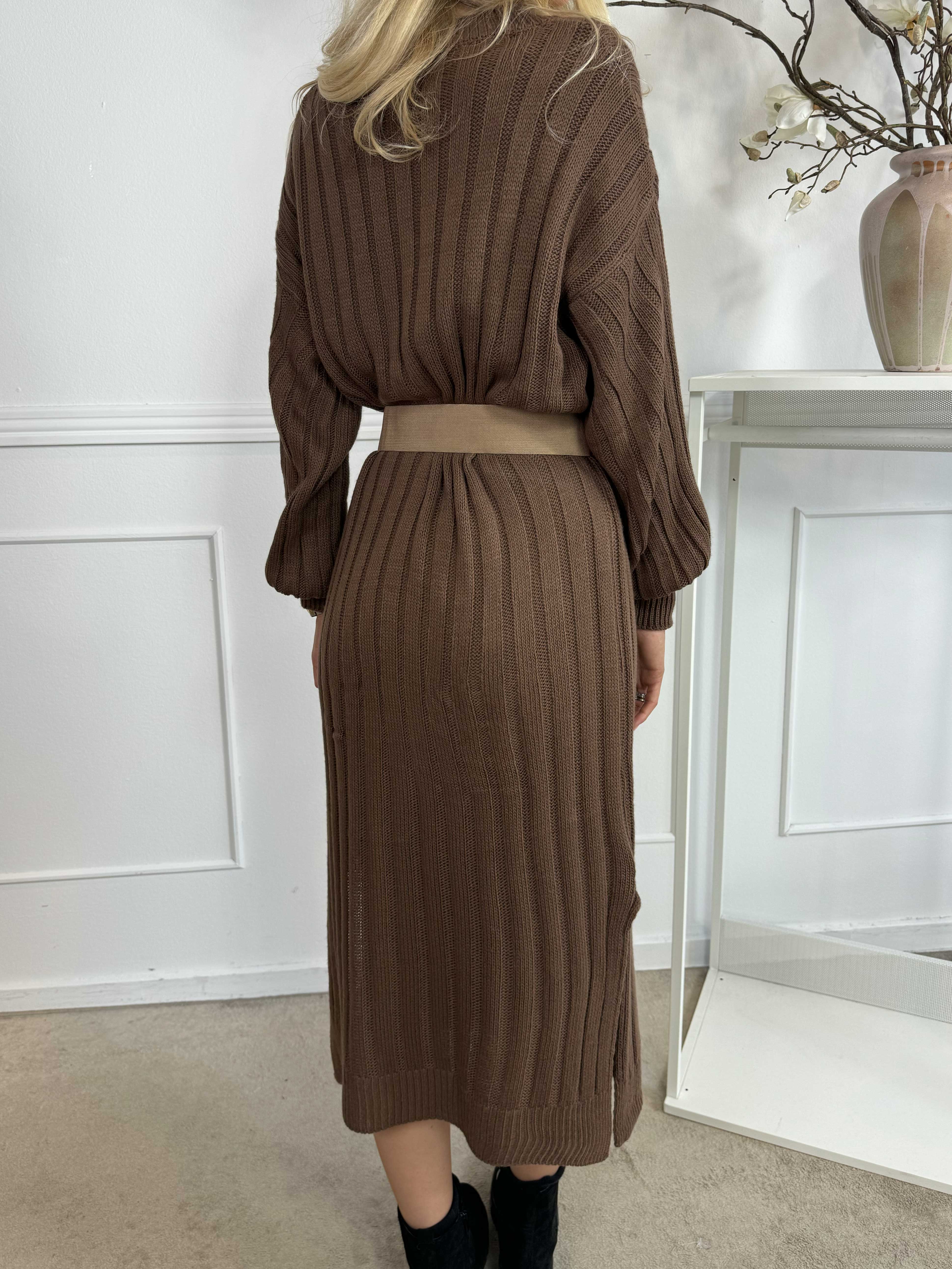 Hanine - Lang strikkjole med v-udskæring