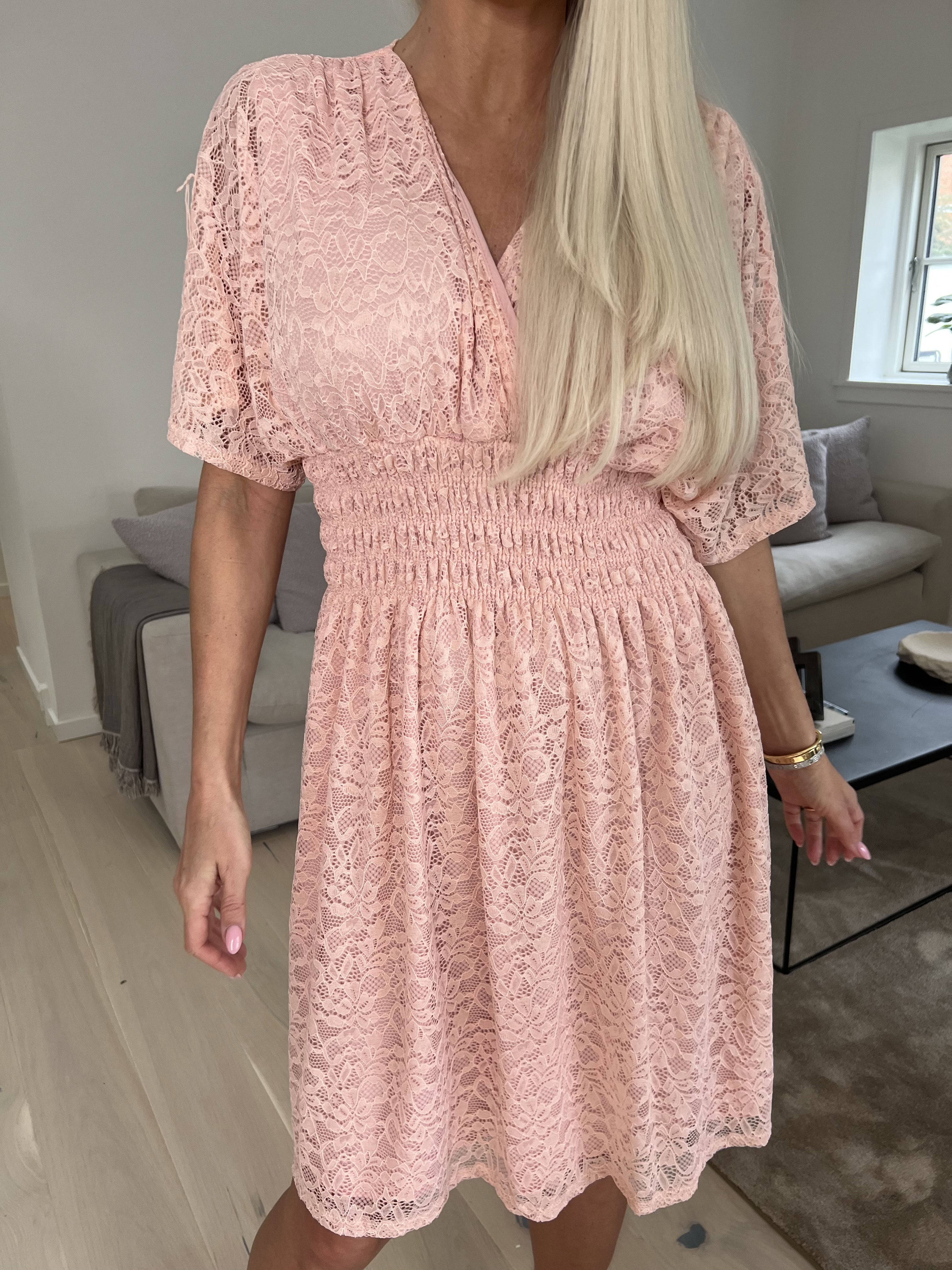 Pams Lace Short S/S - Kort blondekjole med korte ærmer