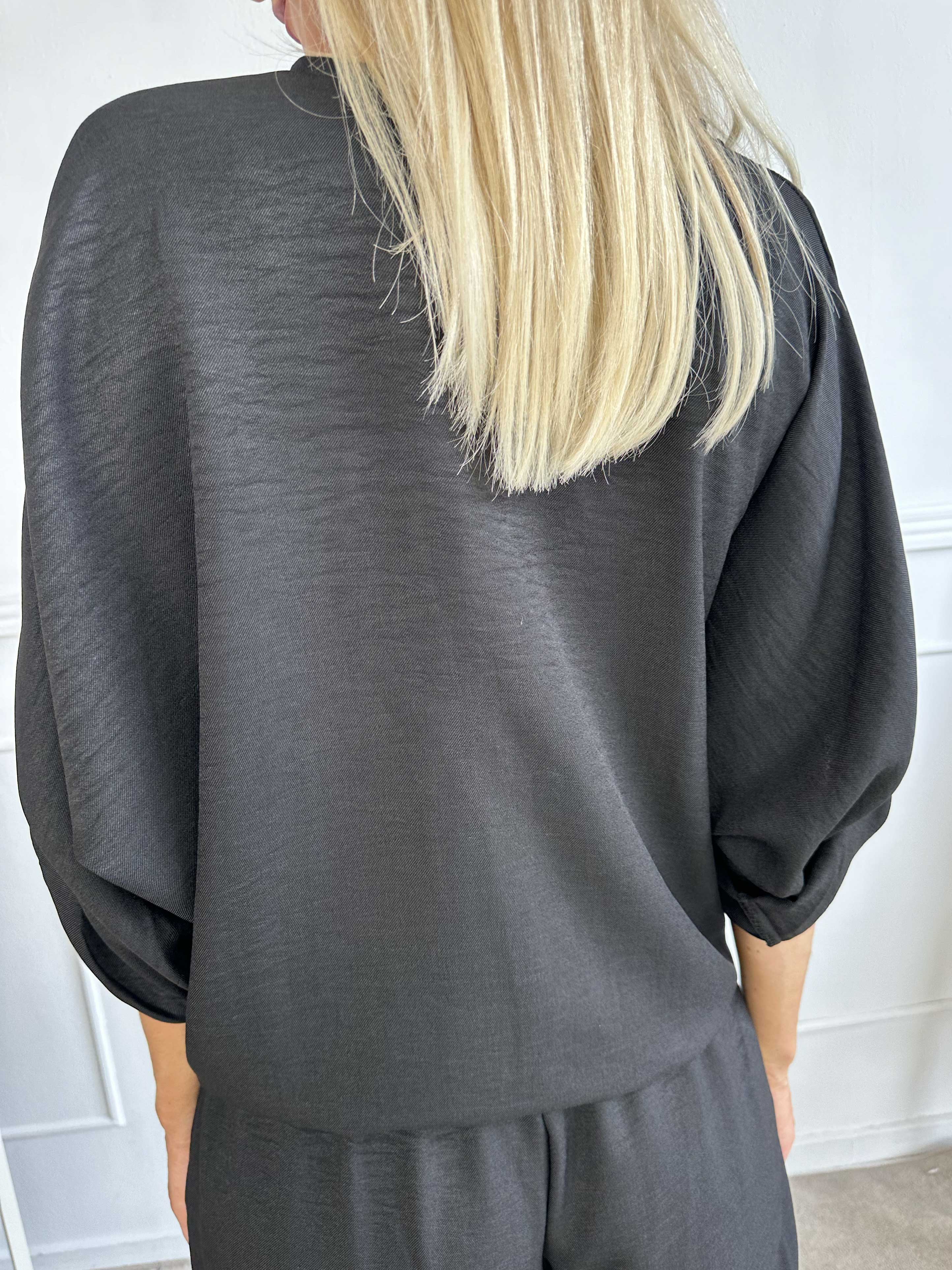 Bella - Sød tunika med knude og aftagelig blomst