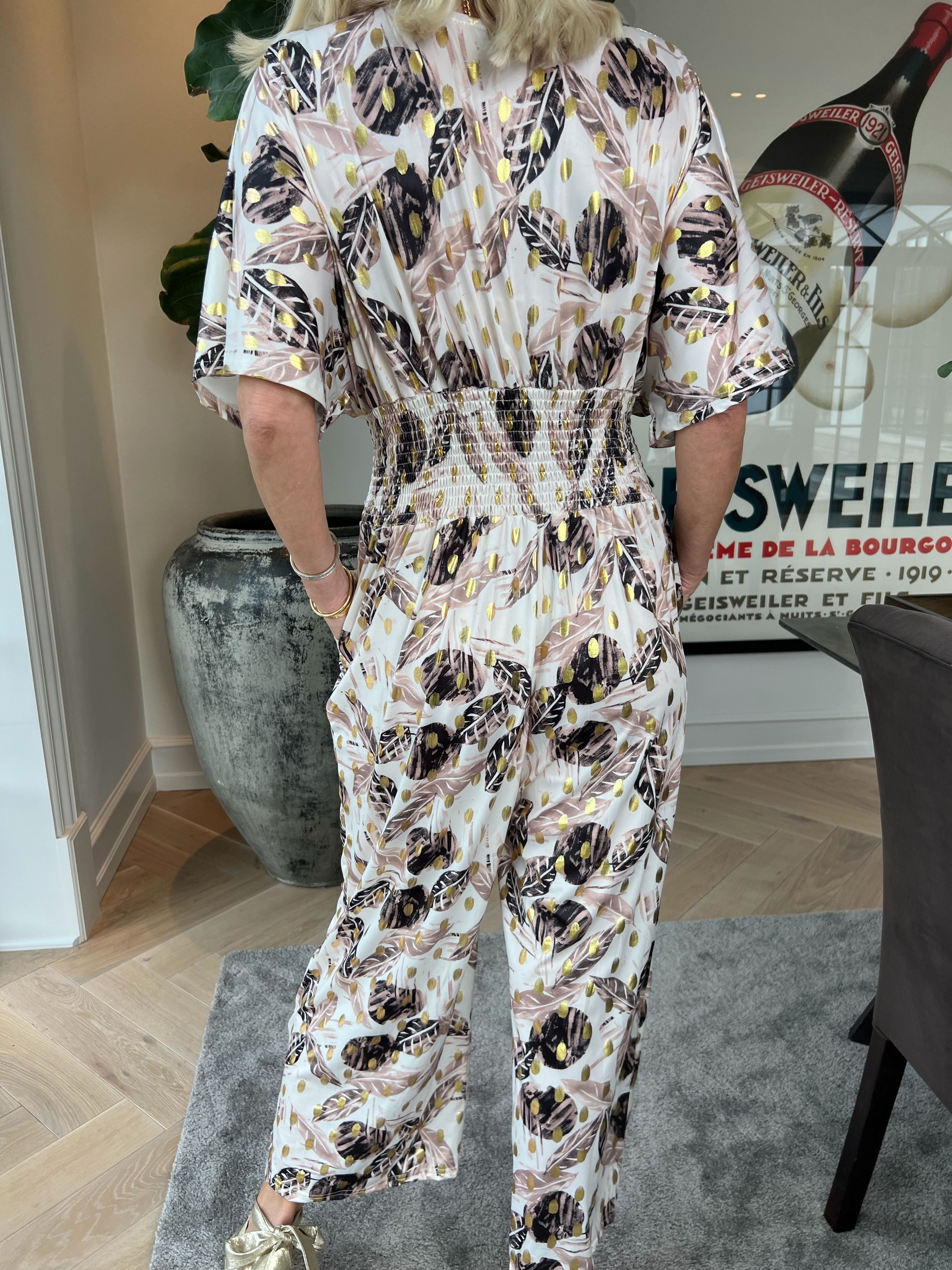 Pams Leafage Jumpsuit - Elastisk buksedragt i bladmønster med guld dutter
