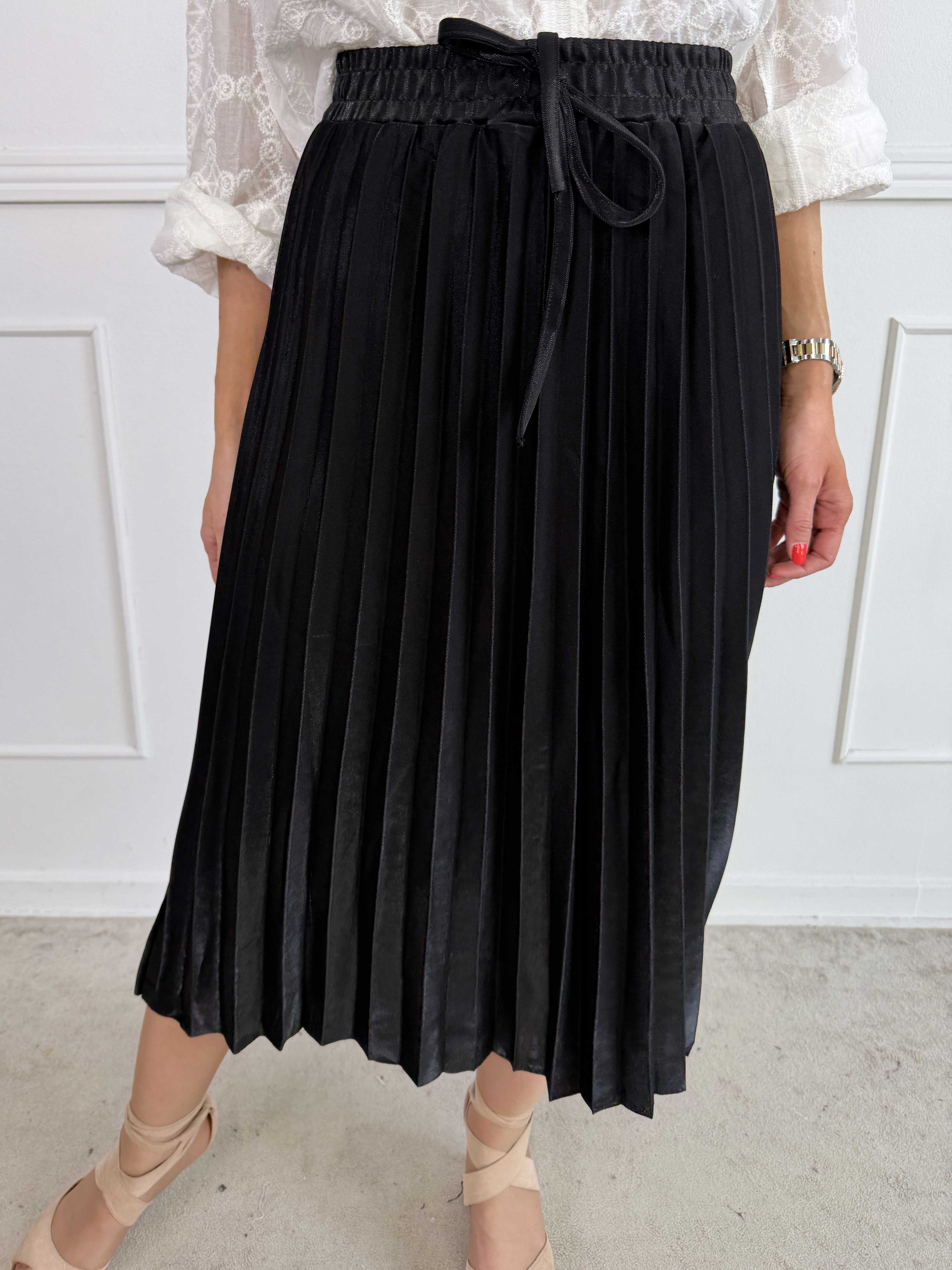 Regitze - Plisseret nederdel i let shiny materiale med elastik i taljen