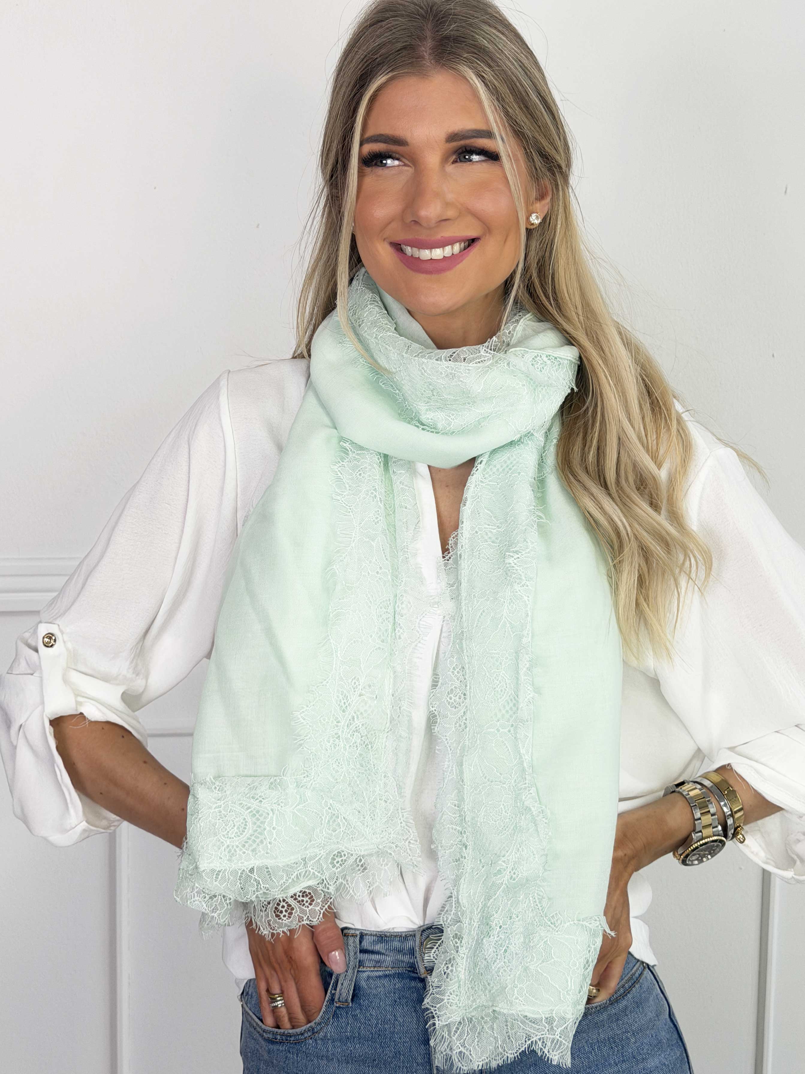 Clair - Tørklæde i viskose med fin blondekant