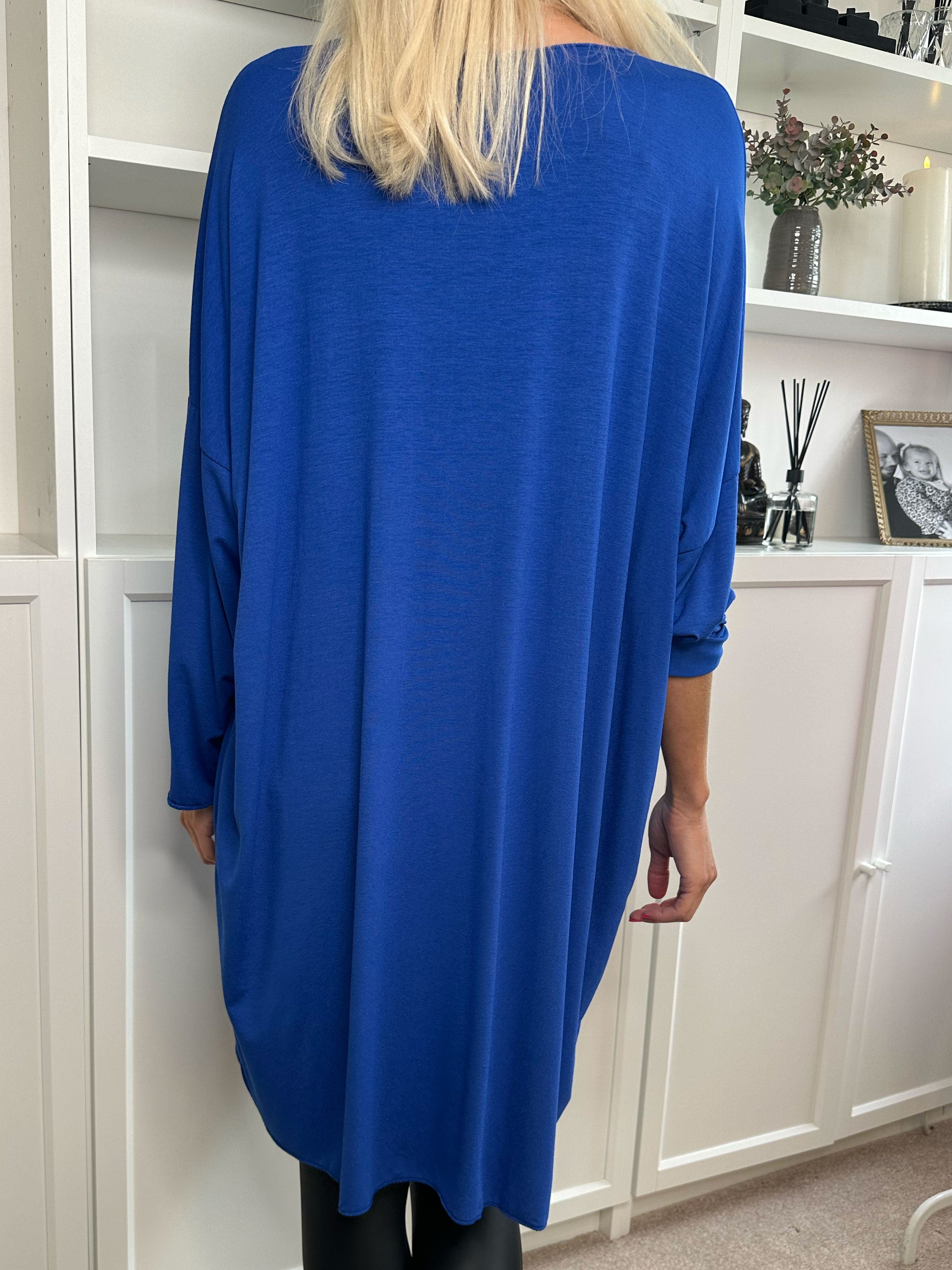 Vogue Long Sleeve - Langærmet kjole i viskose med guld skrift