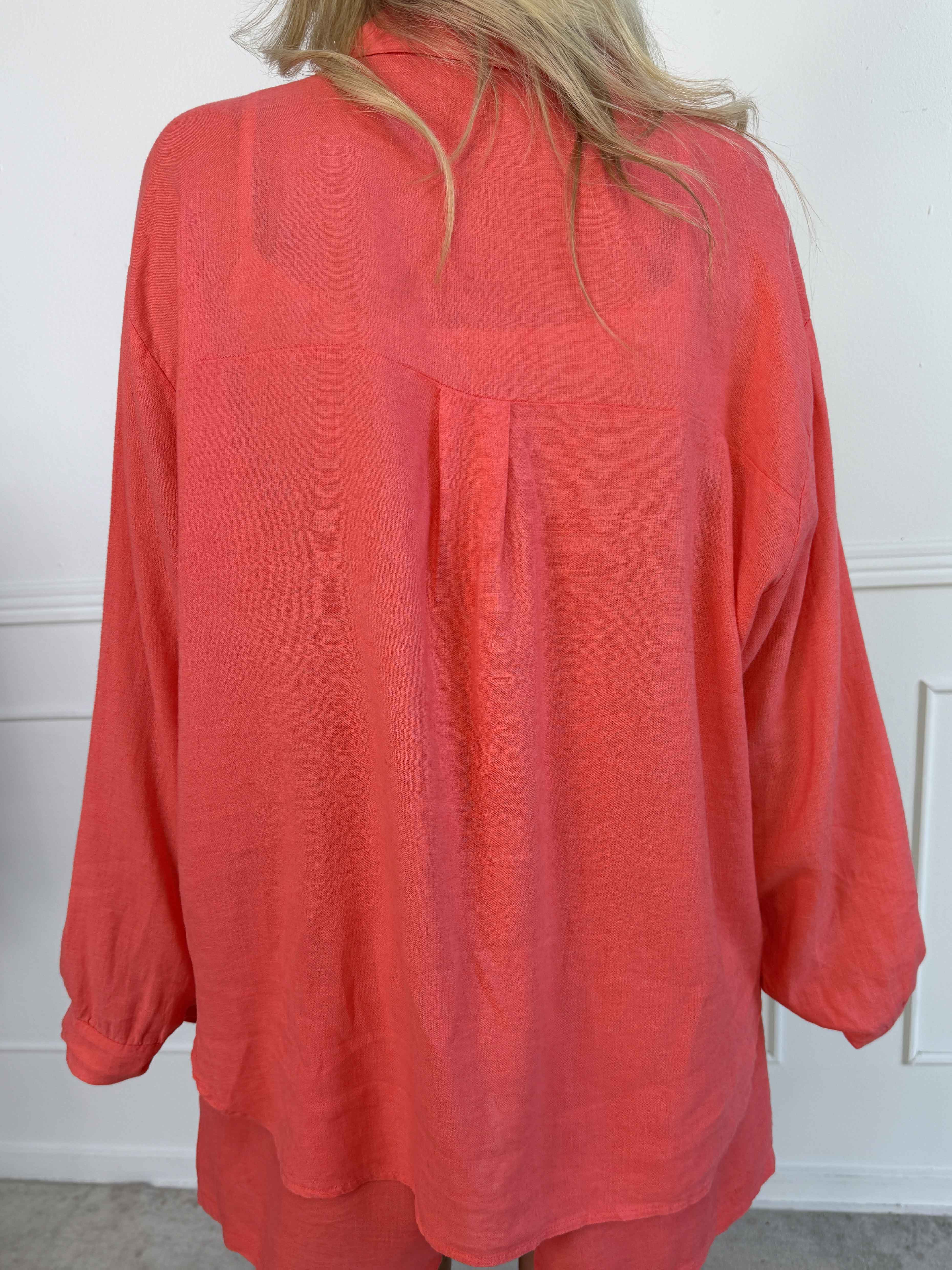 Clara Shirt - Ensfarvet plus size skjorte i viskose og hør