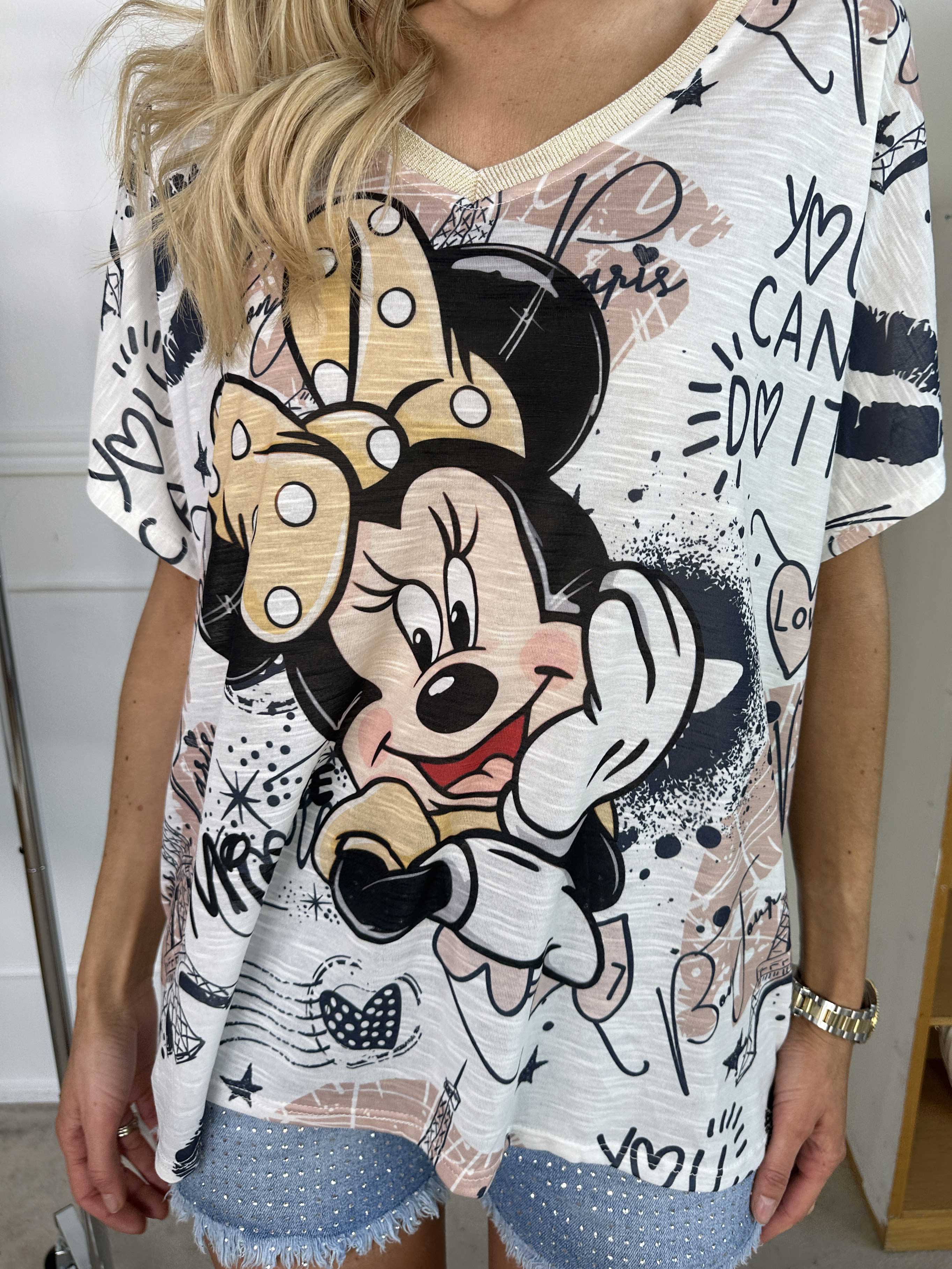 Merle - Hvid t-shirt med motiver og v-udskæring