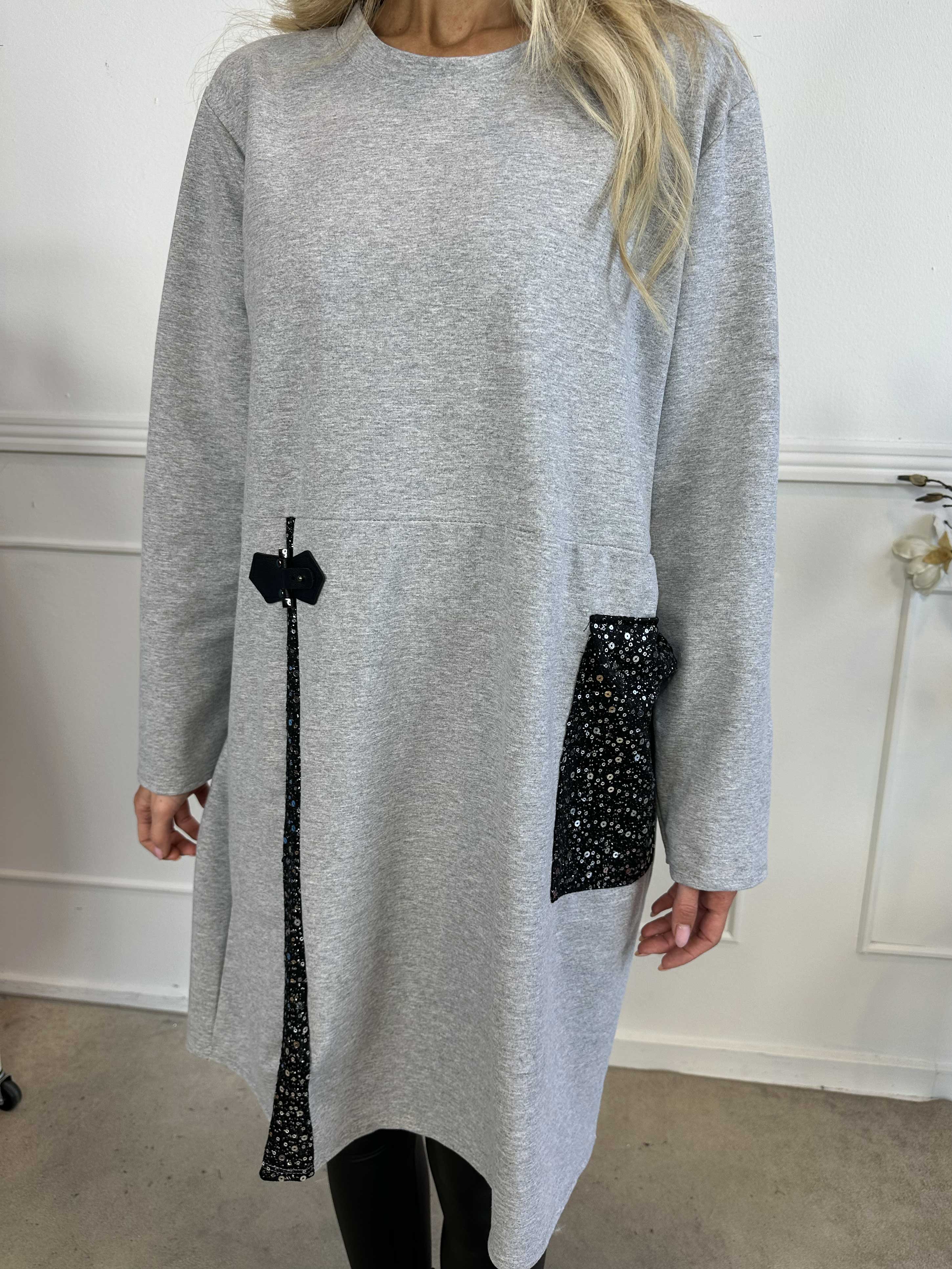 Micha - Kjole i bomuld pyntet med pailletter