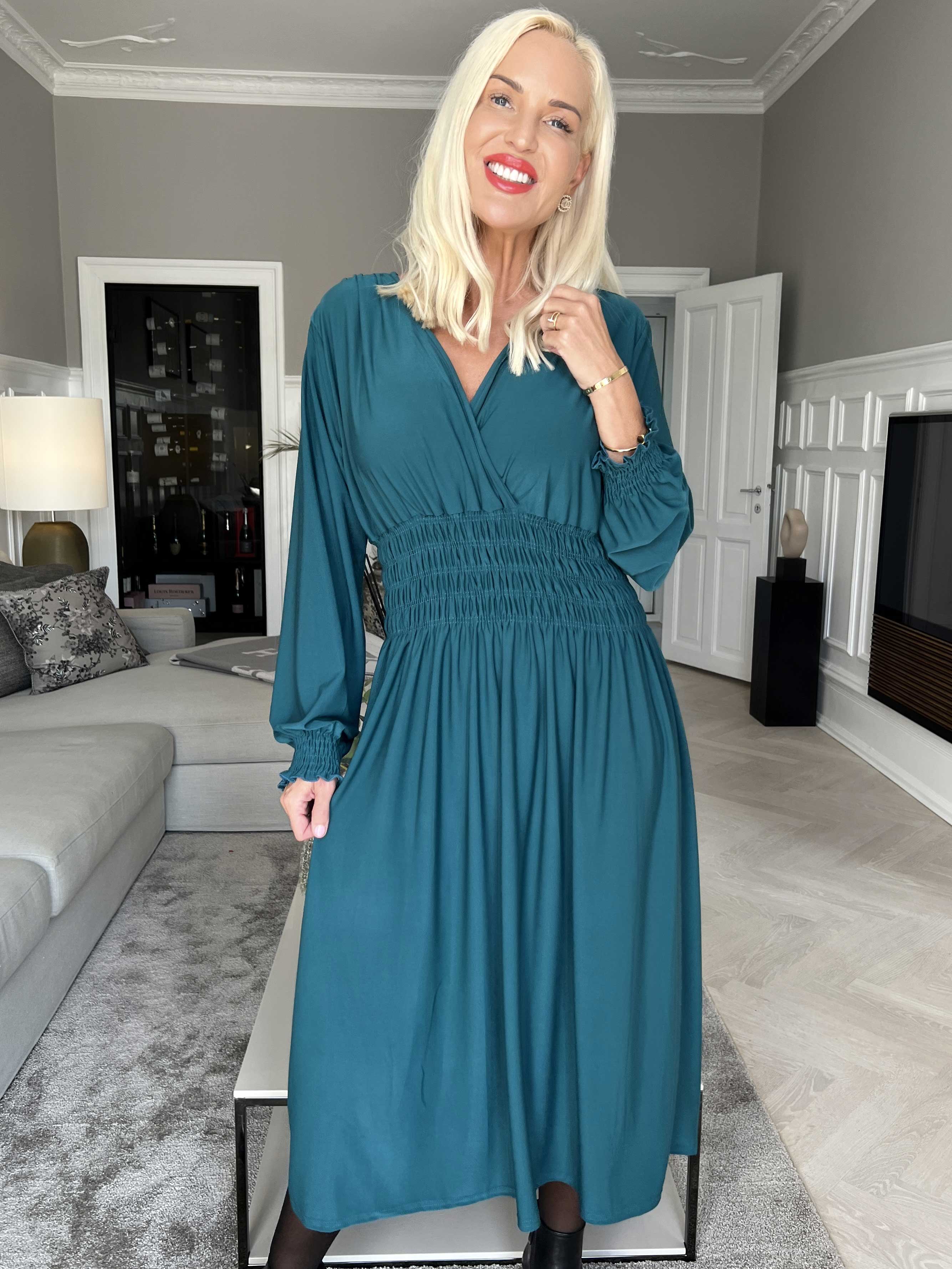 Pams Plain Midi L/S - Elastisk kjole med smock og lange ærmer