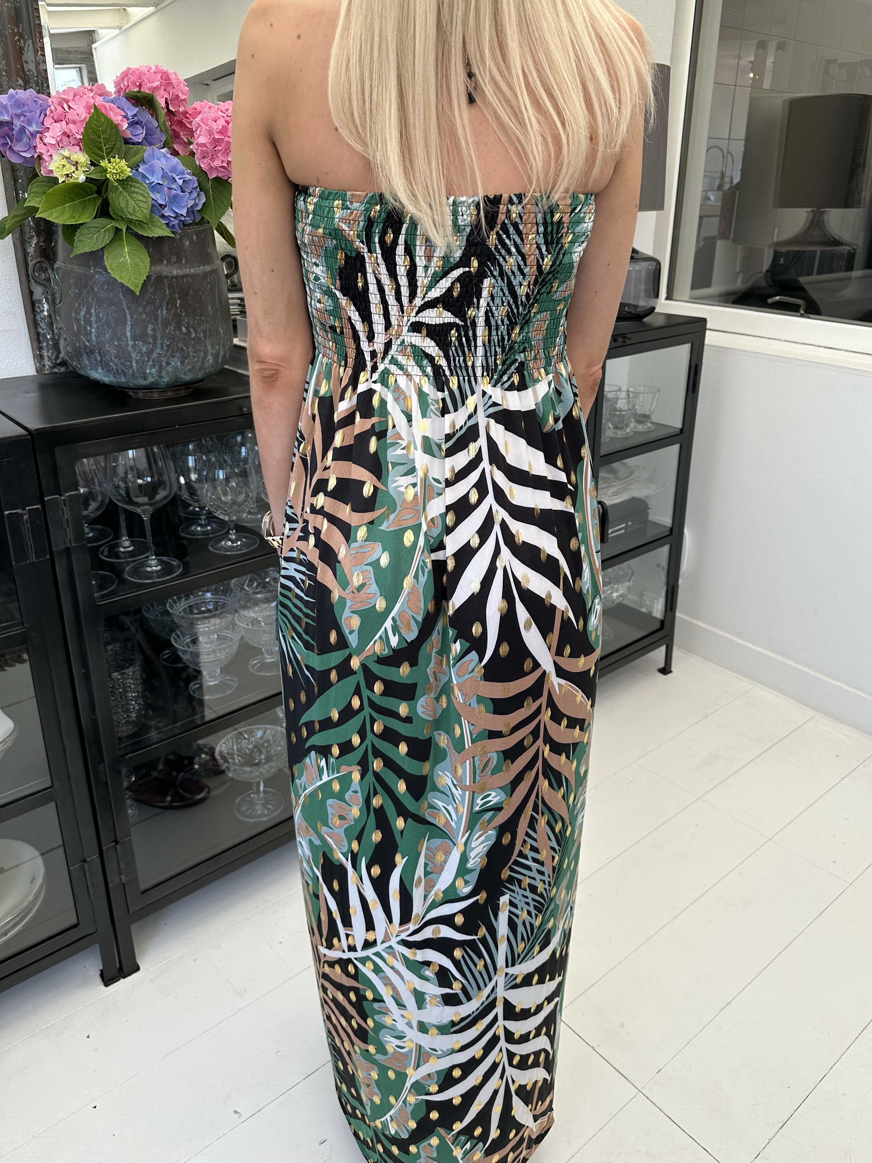 Mitsi Forest Long - Elastisk kjole i print med gulddetaljer