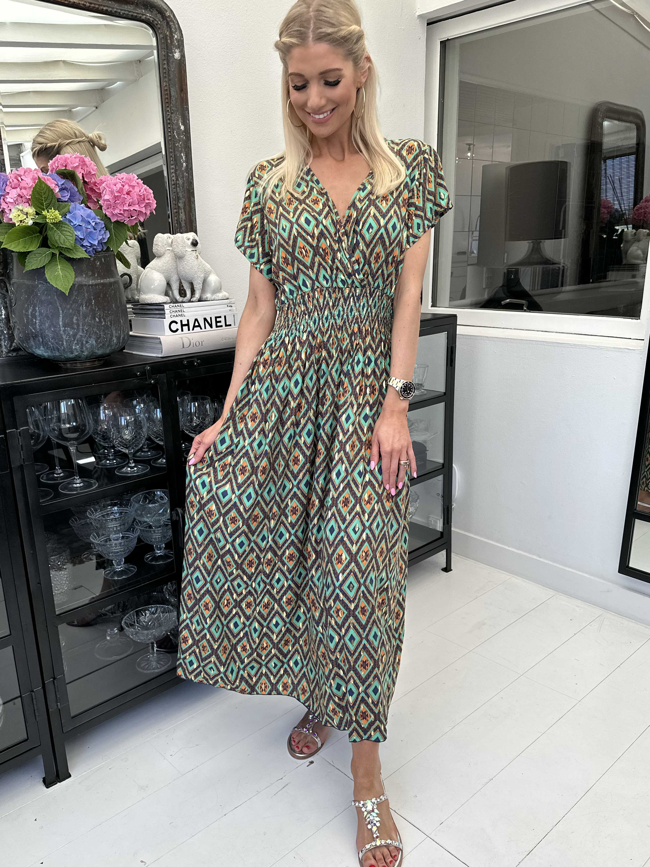 Misha Pattern - Sød lang mønstret kjole med smock