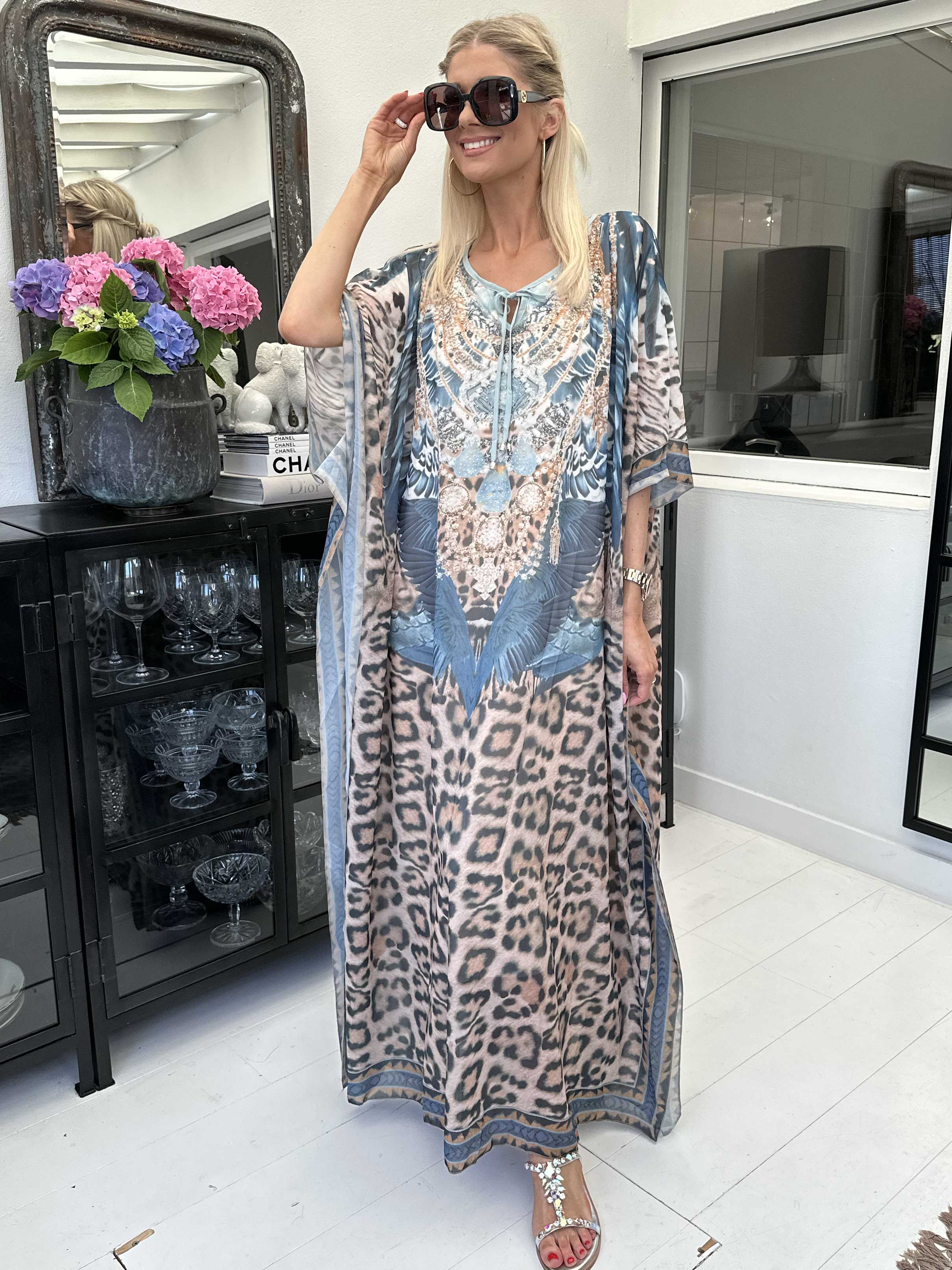 Sasha Leo - Lang tunika med leo print og similisten