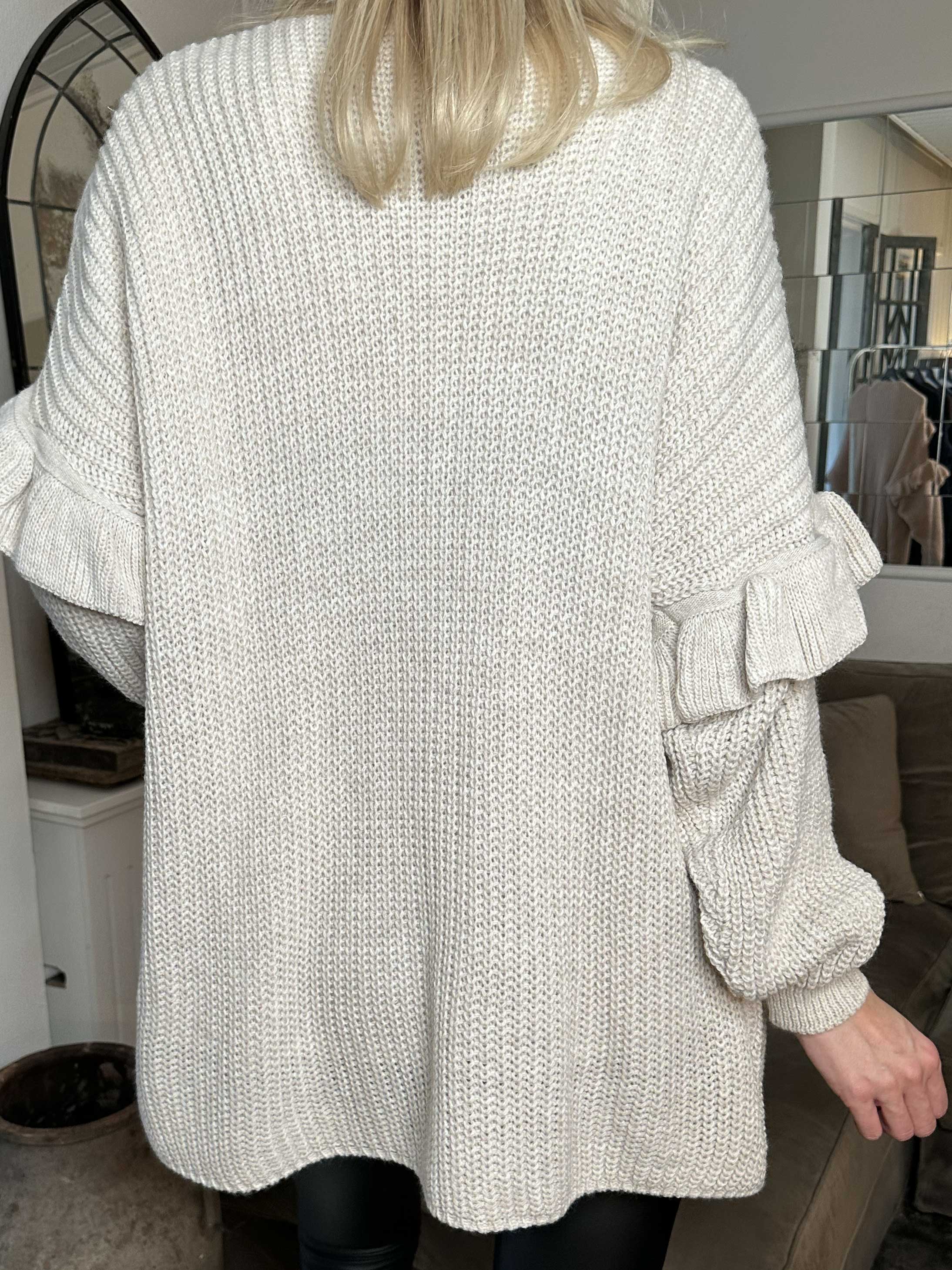 Ellis Cardigan - Lækker strikcardigan med fine flæsedetaljer